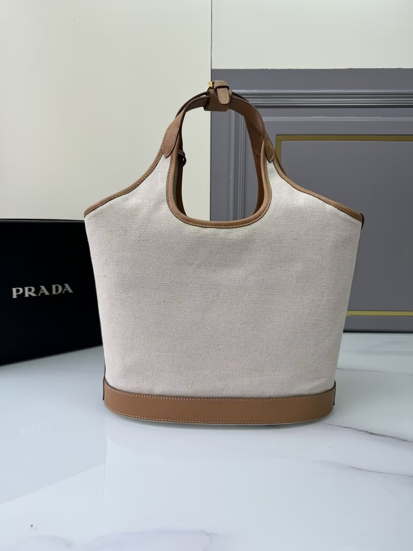 Pra*a natural medium linen blend and leather tote bag 28x22.5x12.5cm