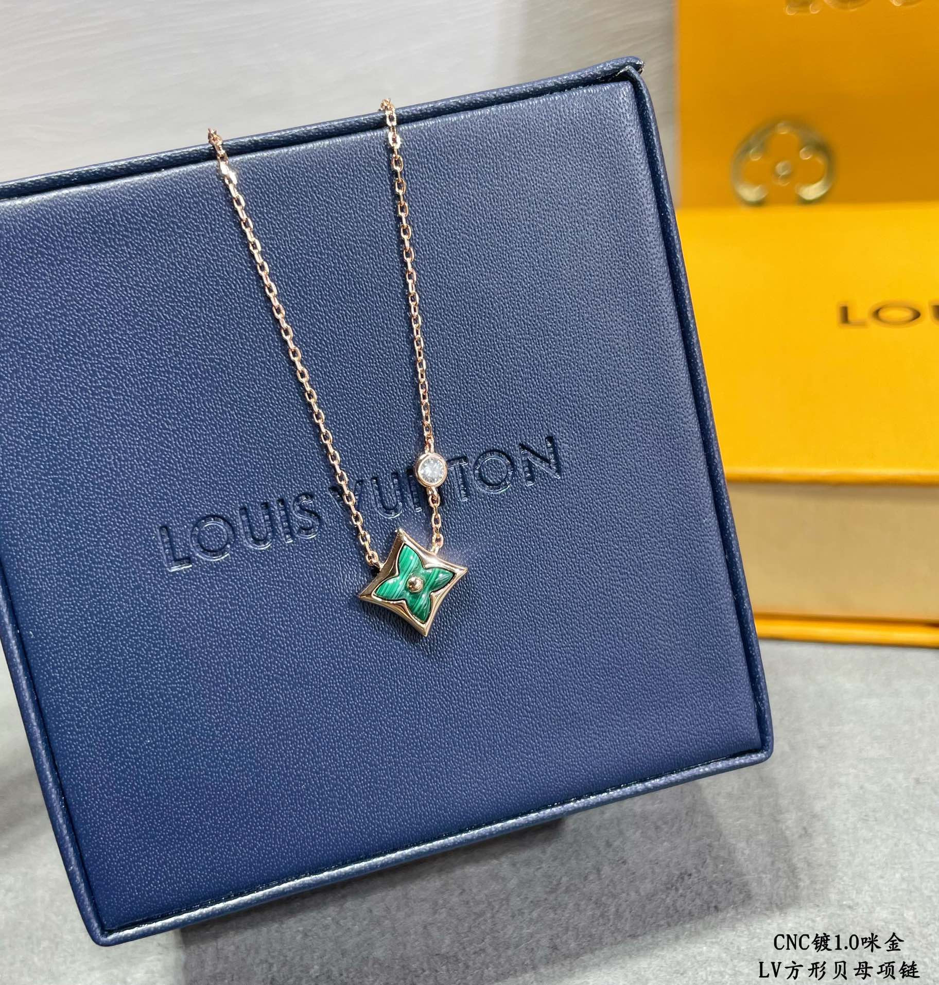 l0*is V*t0n square mother-of-pearl necklace