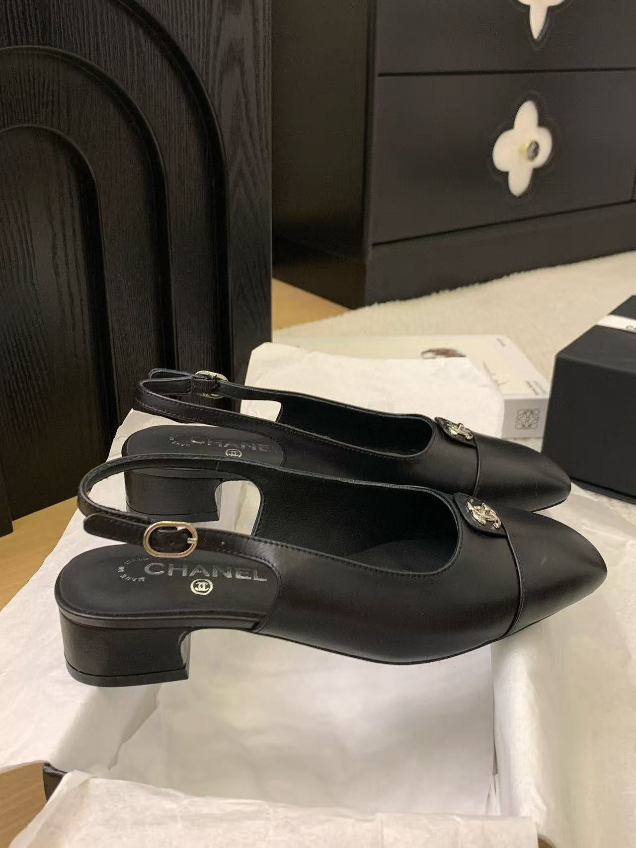 ua Ch*el slingbacks