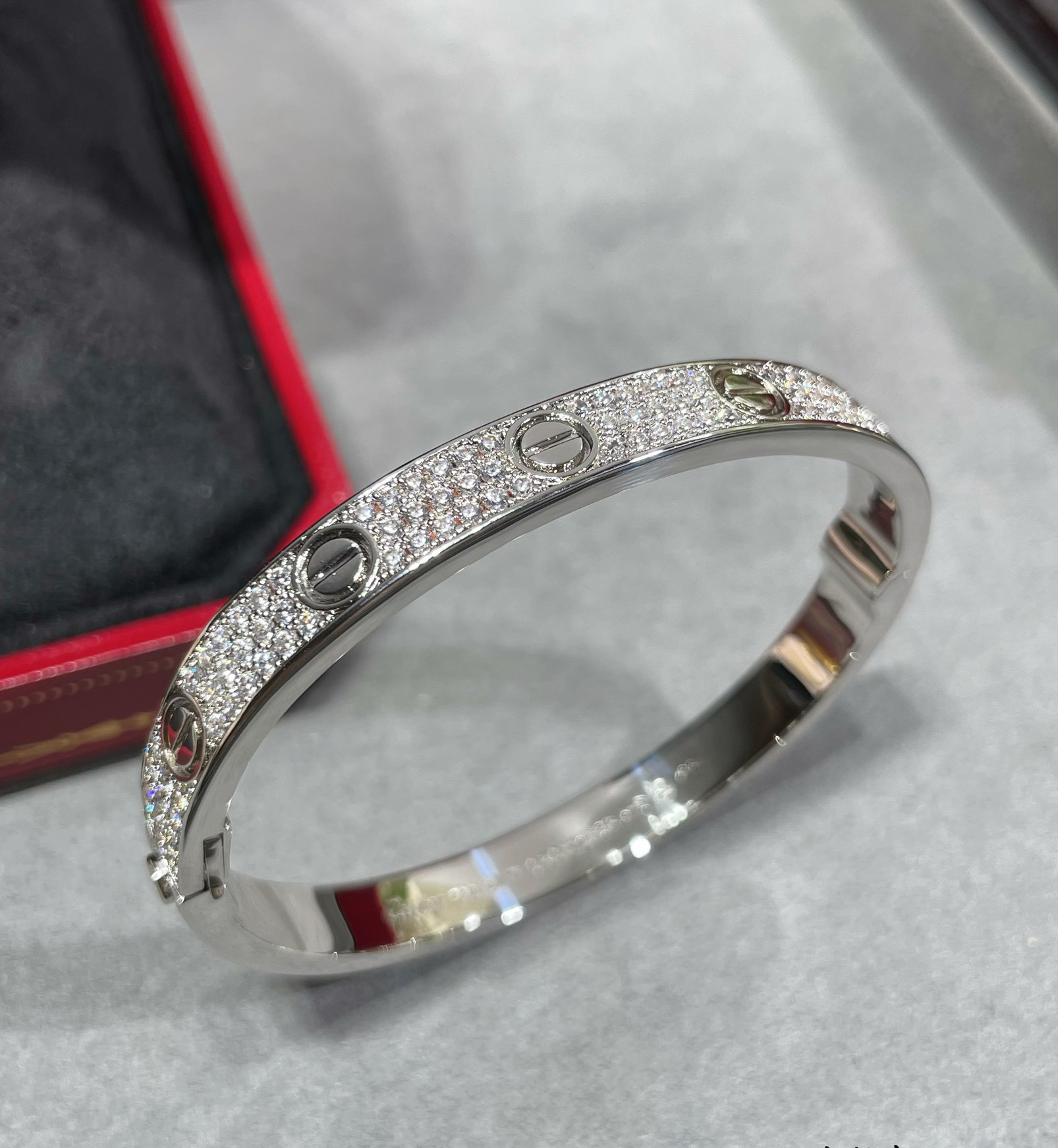 ca*t*er wide Di*m*nd star bracelet
