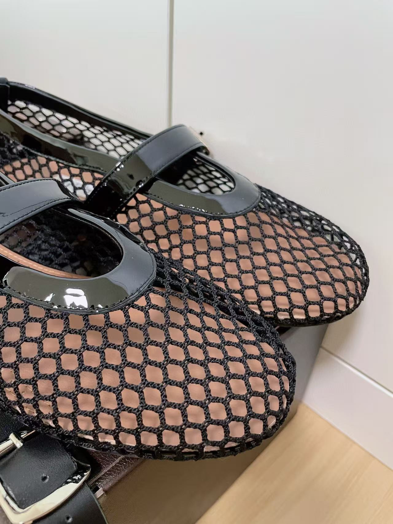 UA ALAÏA BALLET FLATS IN FISHNET