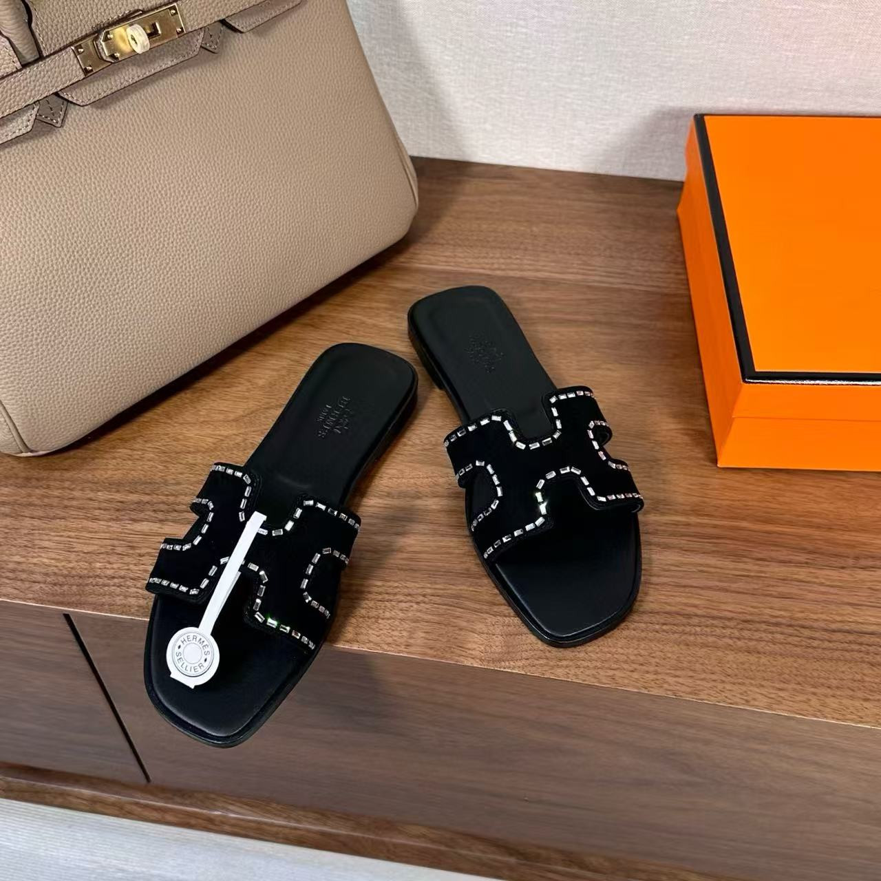 ua H**me5 oran sandal