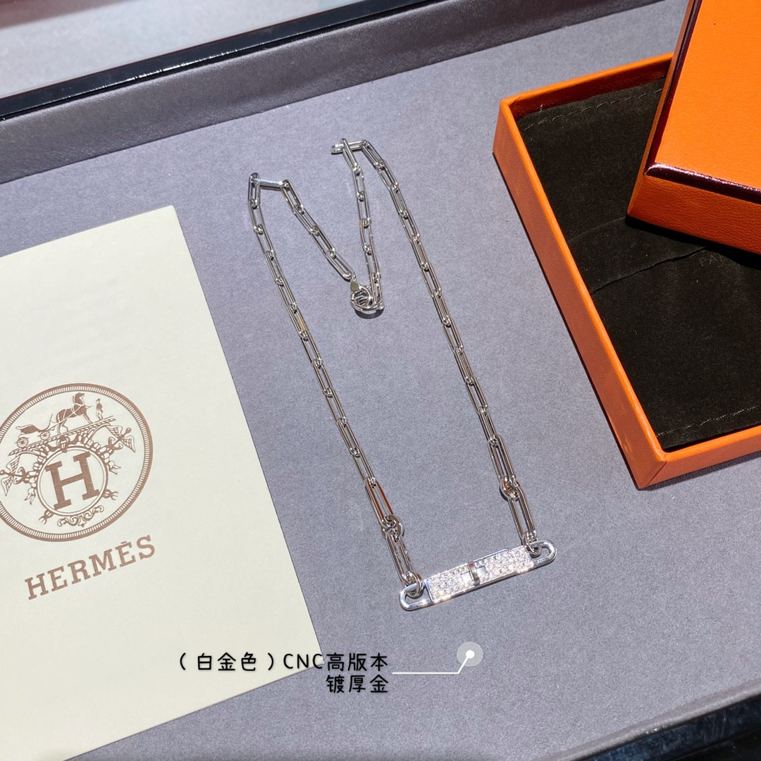 H**me5 belt button necklace
