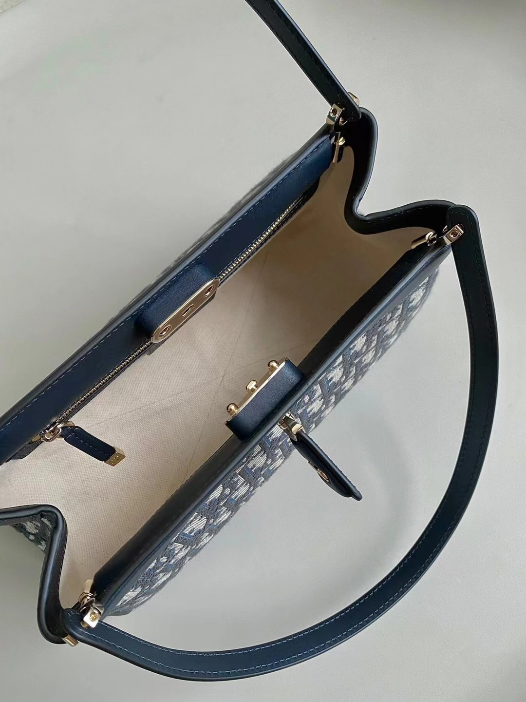 D*or medium key bag