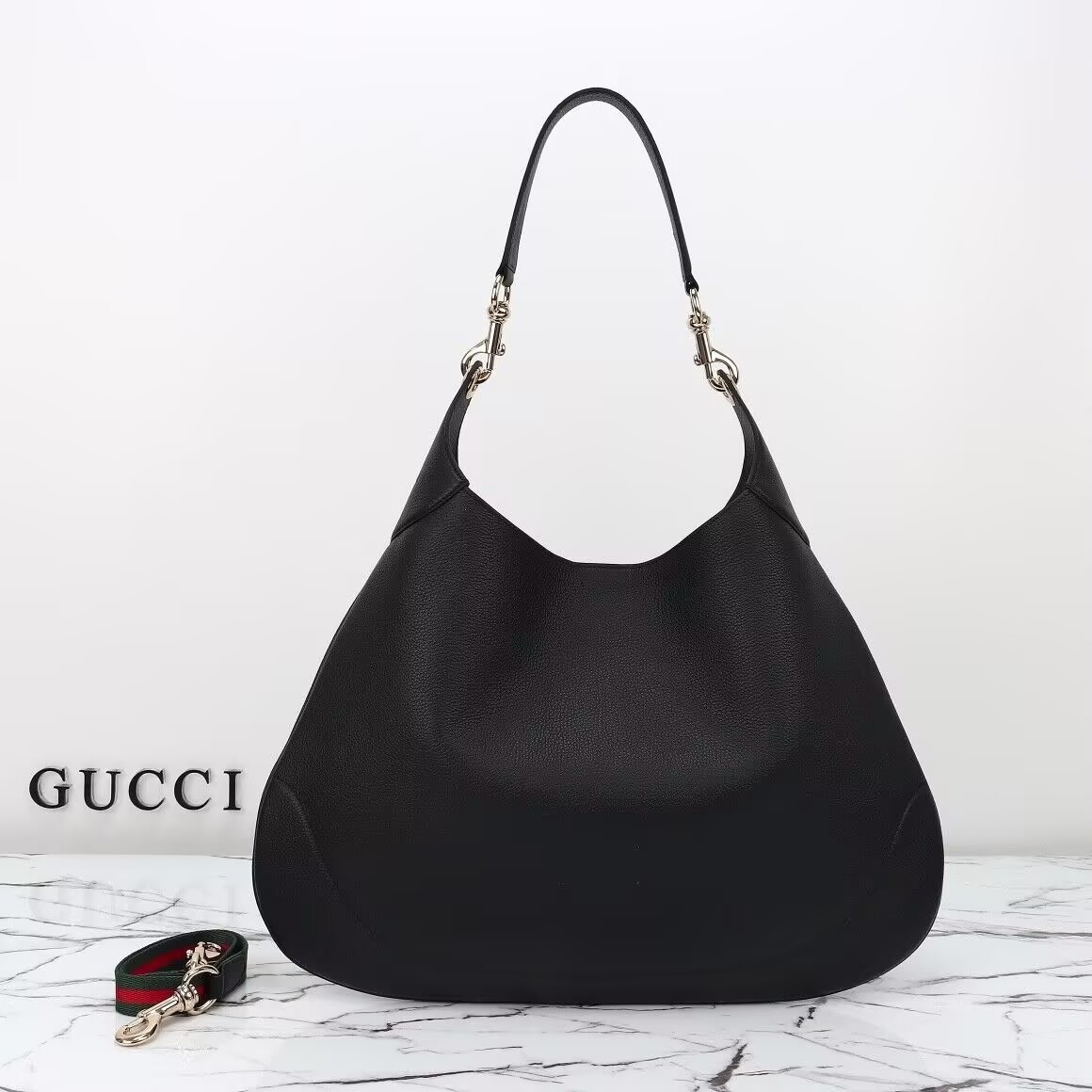 G*u*i b medium shoulder bag 49x46x4cm