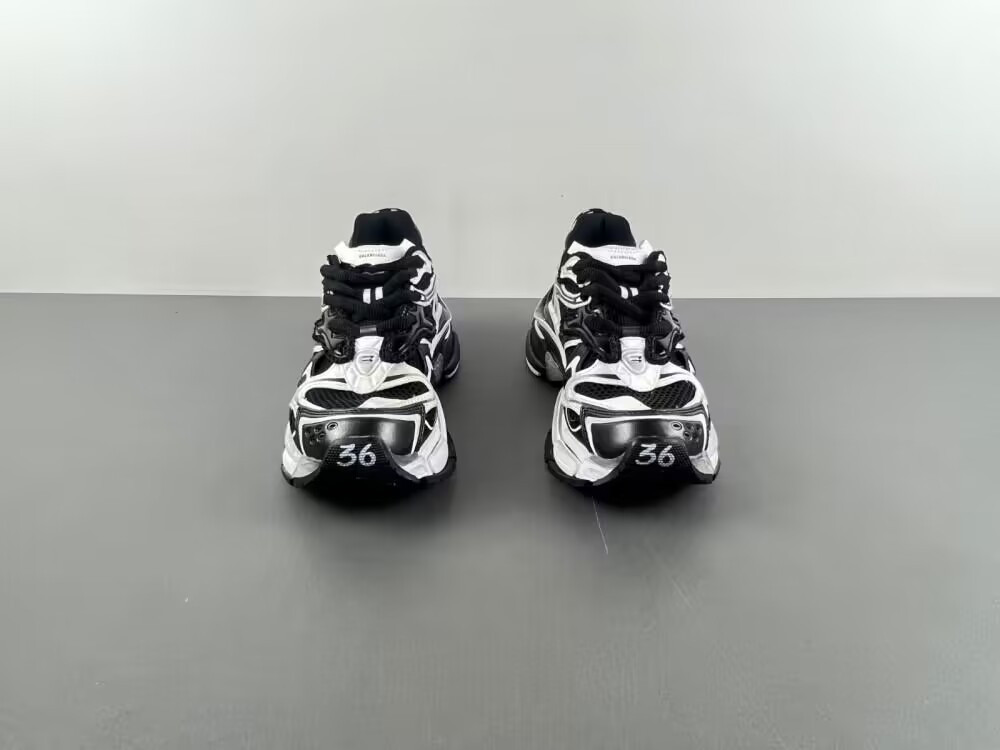 ua Ba*len*cia*ga runner black white