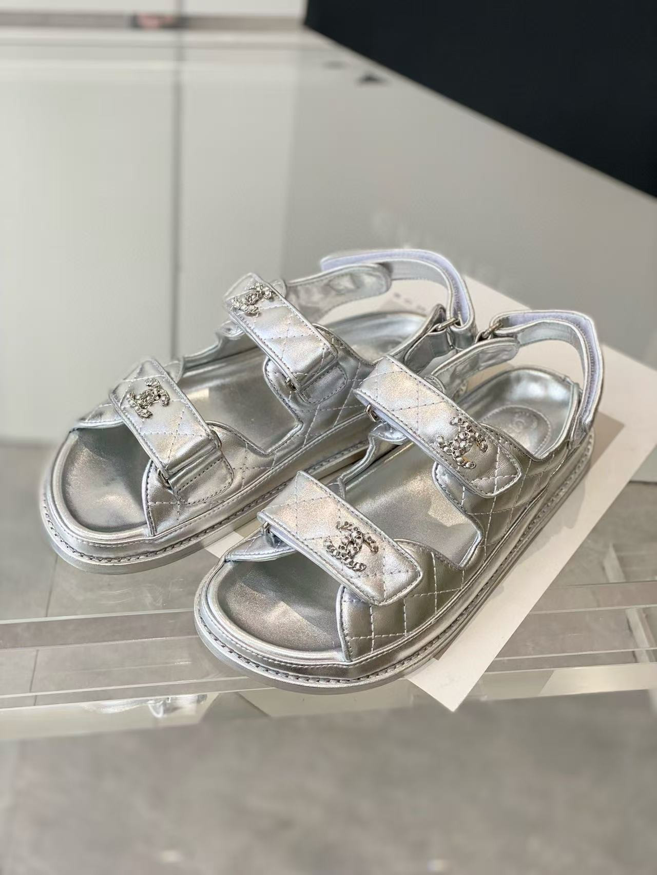 ua Ch*el sandals