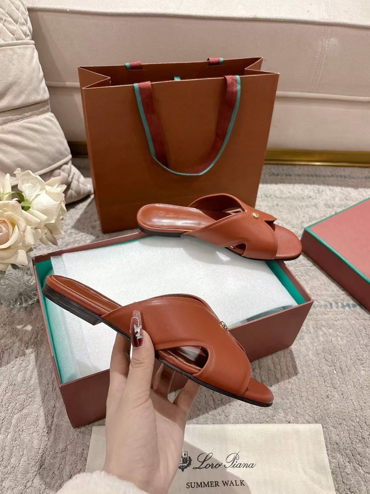 ua L**o p*ana vera sandal