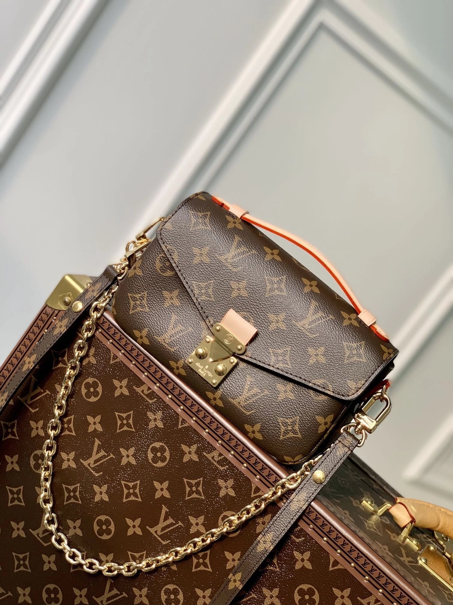 LV POCHETTE METIS EAST WEST M46279