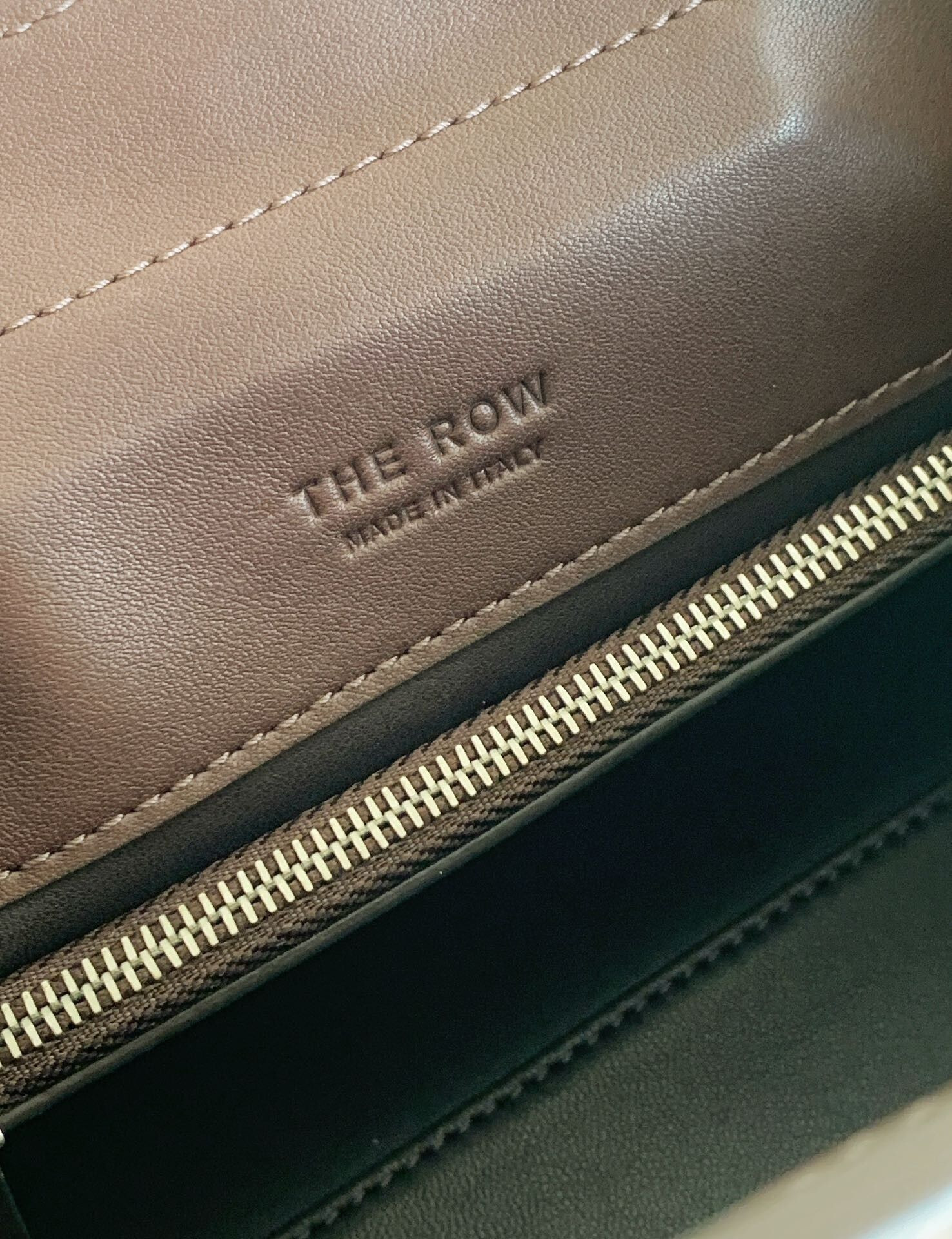 T*e R0w peggy clutch in leather 28x13x14cm