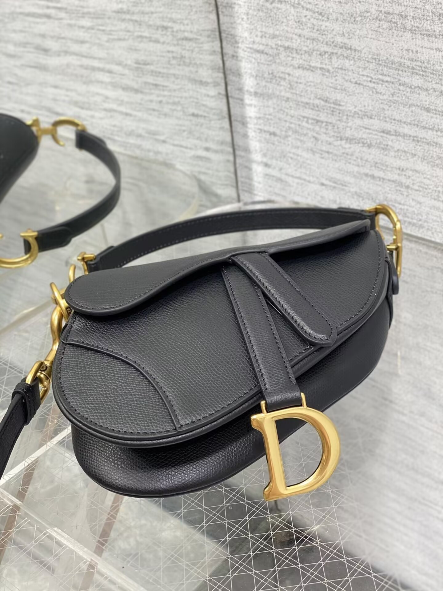 D*or mini saddle bag with strap black grained calfskin 19 x 16 x 5 cm