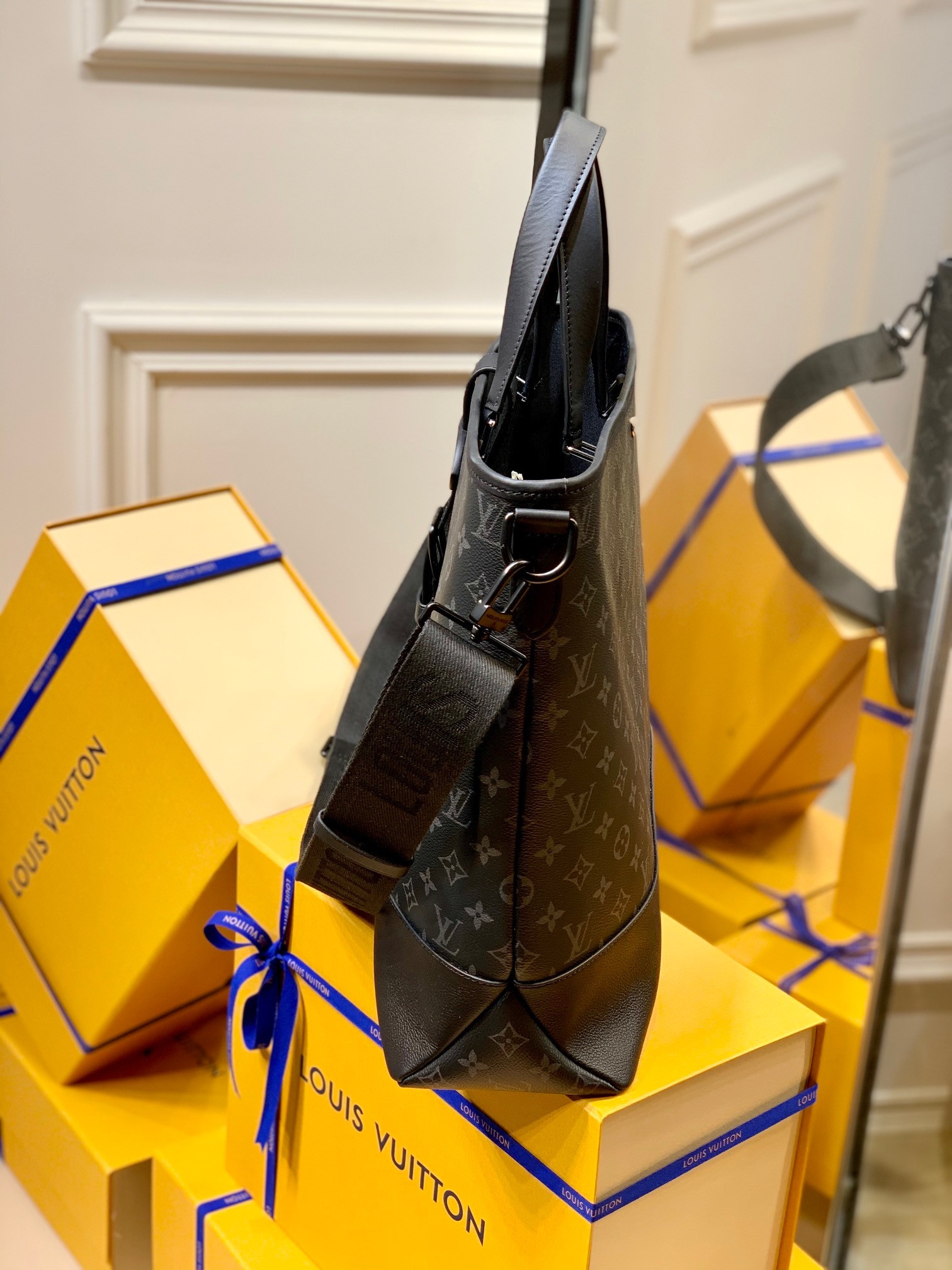 LV SAUMUR TOTE M45914