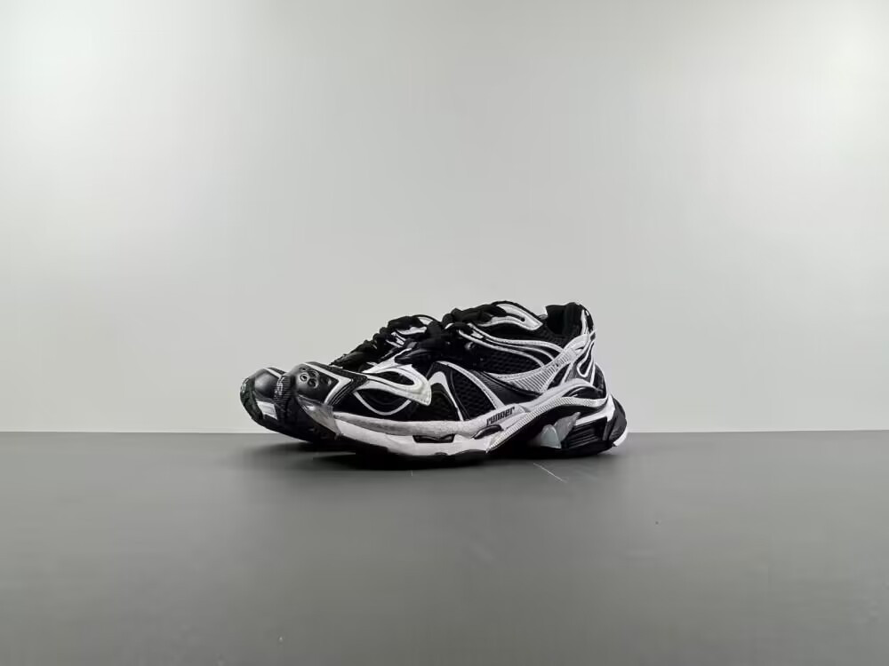 ua Ba*len*cia*ga runner black white