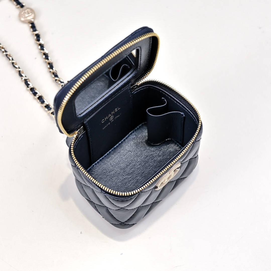Ch*el small vanity with chain 11x8.5x7cm
