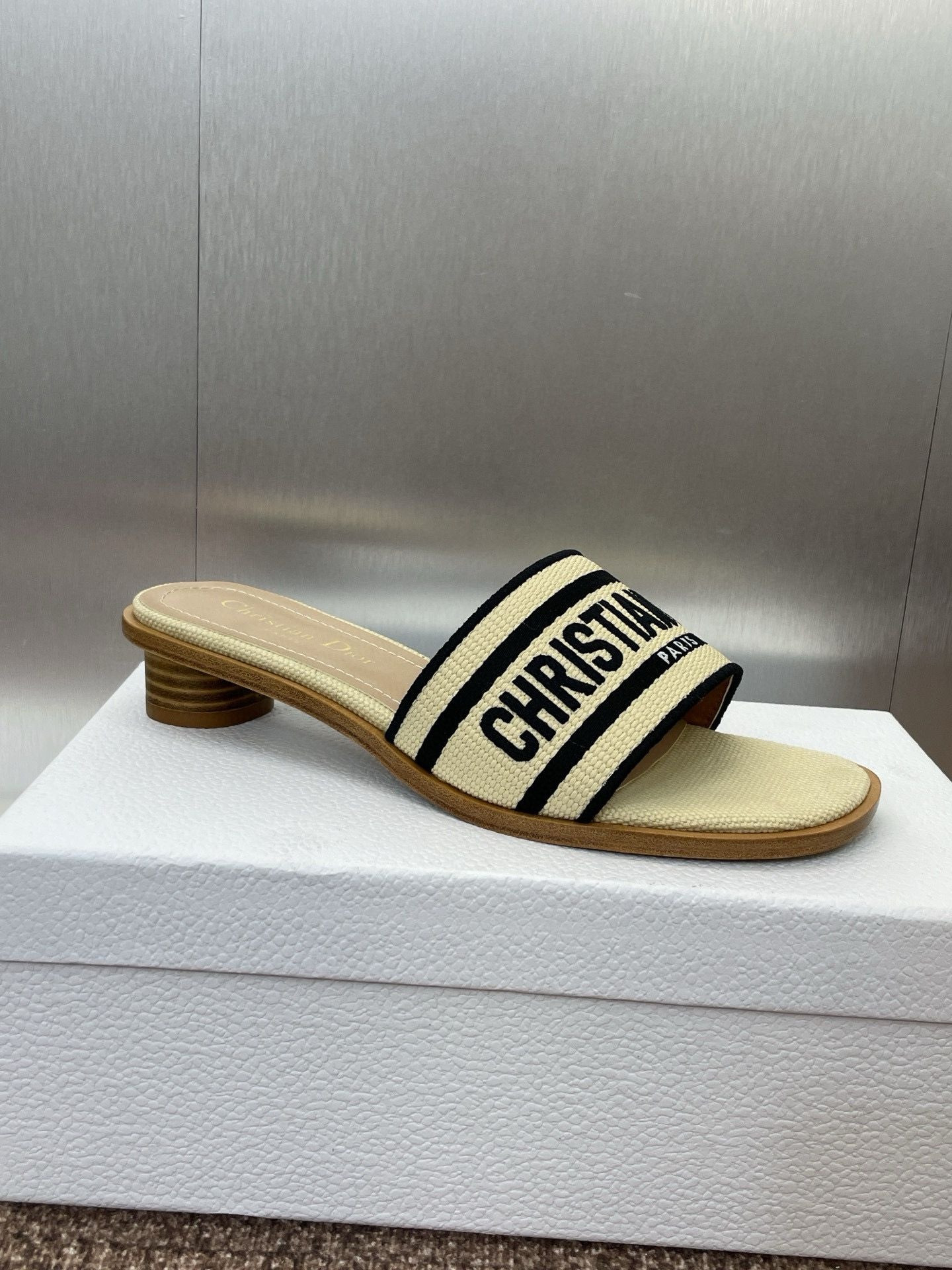 ua D*or dway heeled slide
