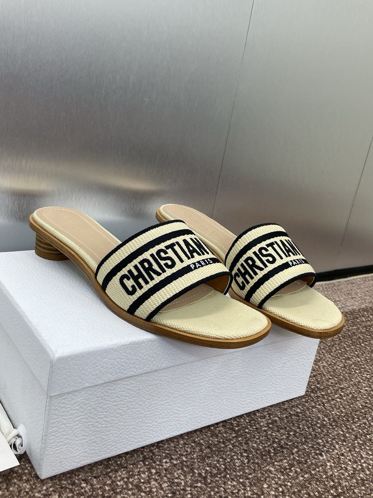 ua D*or dway heeled slide