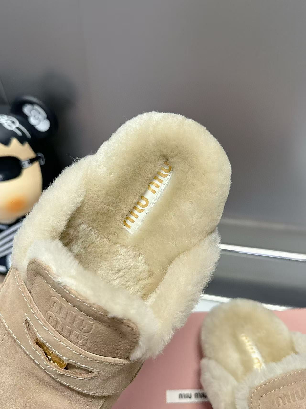 UA Miu Miu Slides