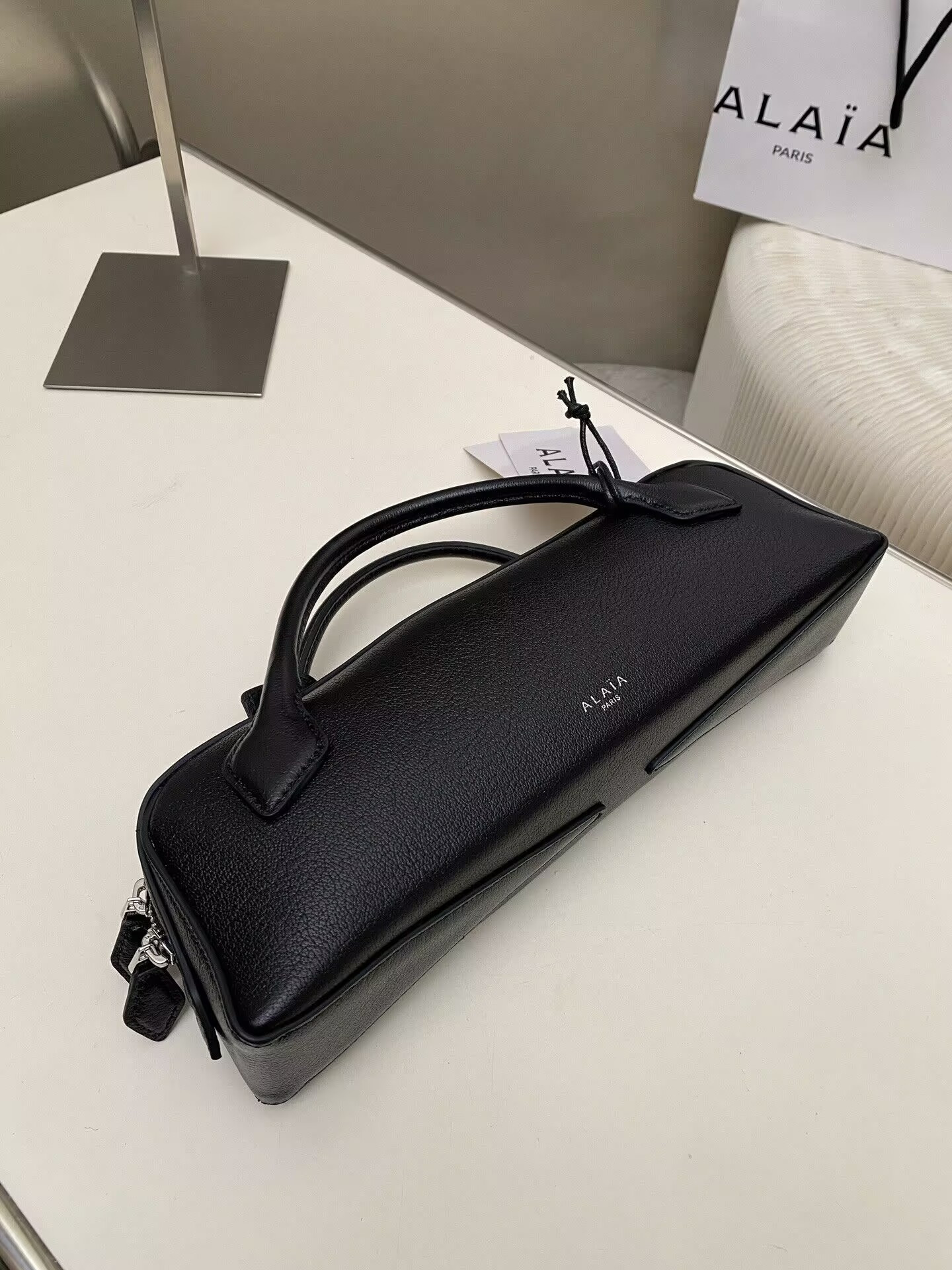 ALAÏA Le Teckel Clutch 31x17x10 cm