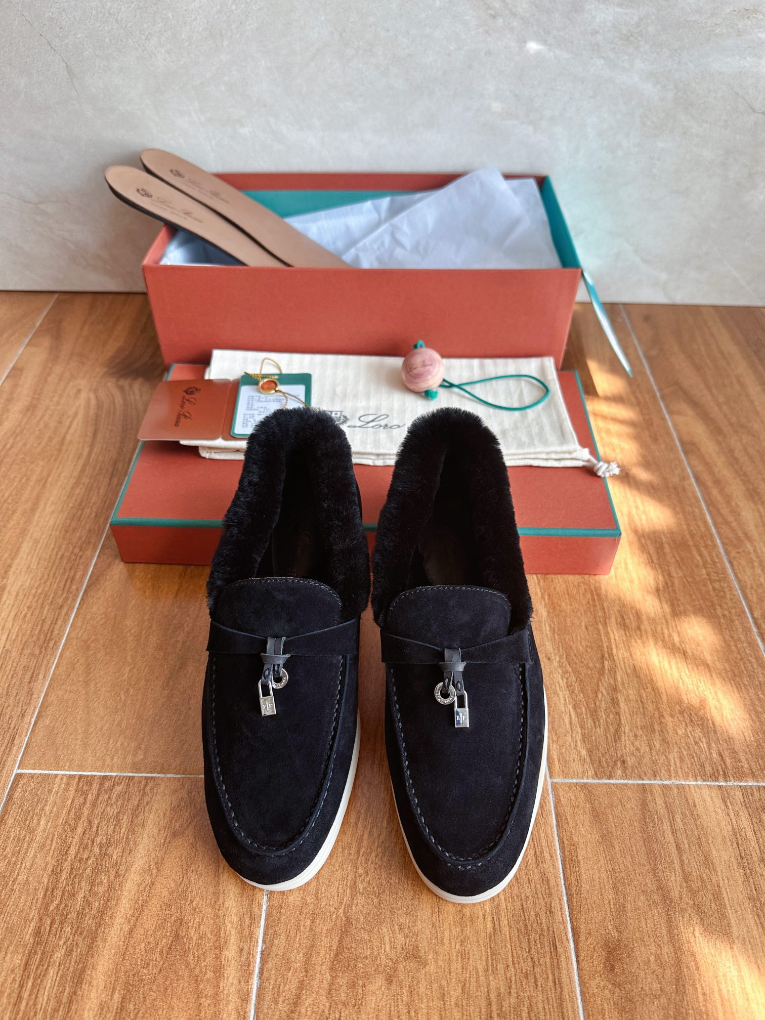 ua L**o p*ana summer charms walk loafers