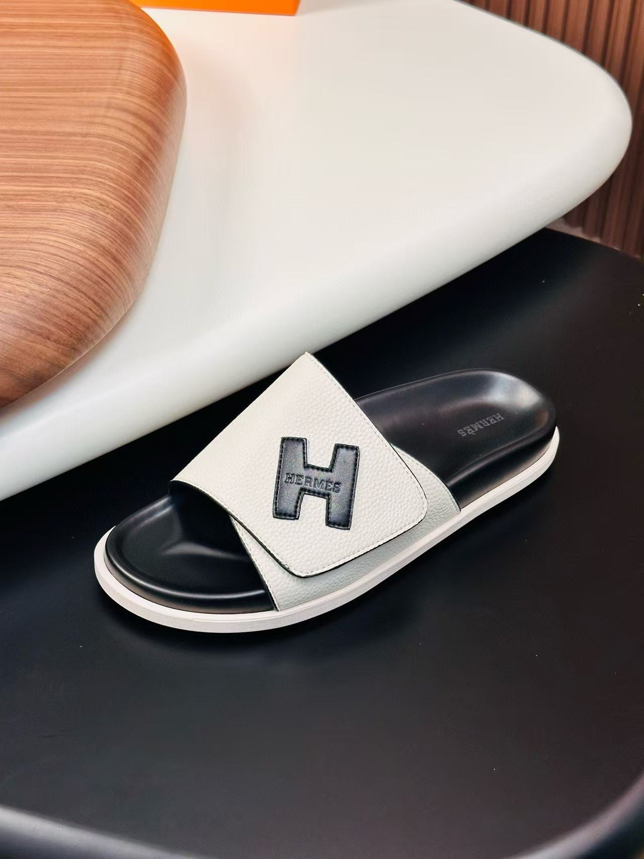 ua H**me5 sandals