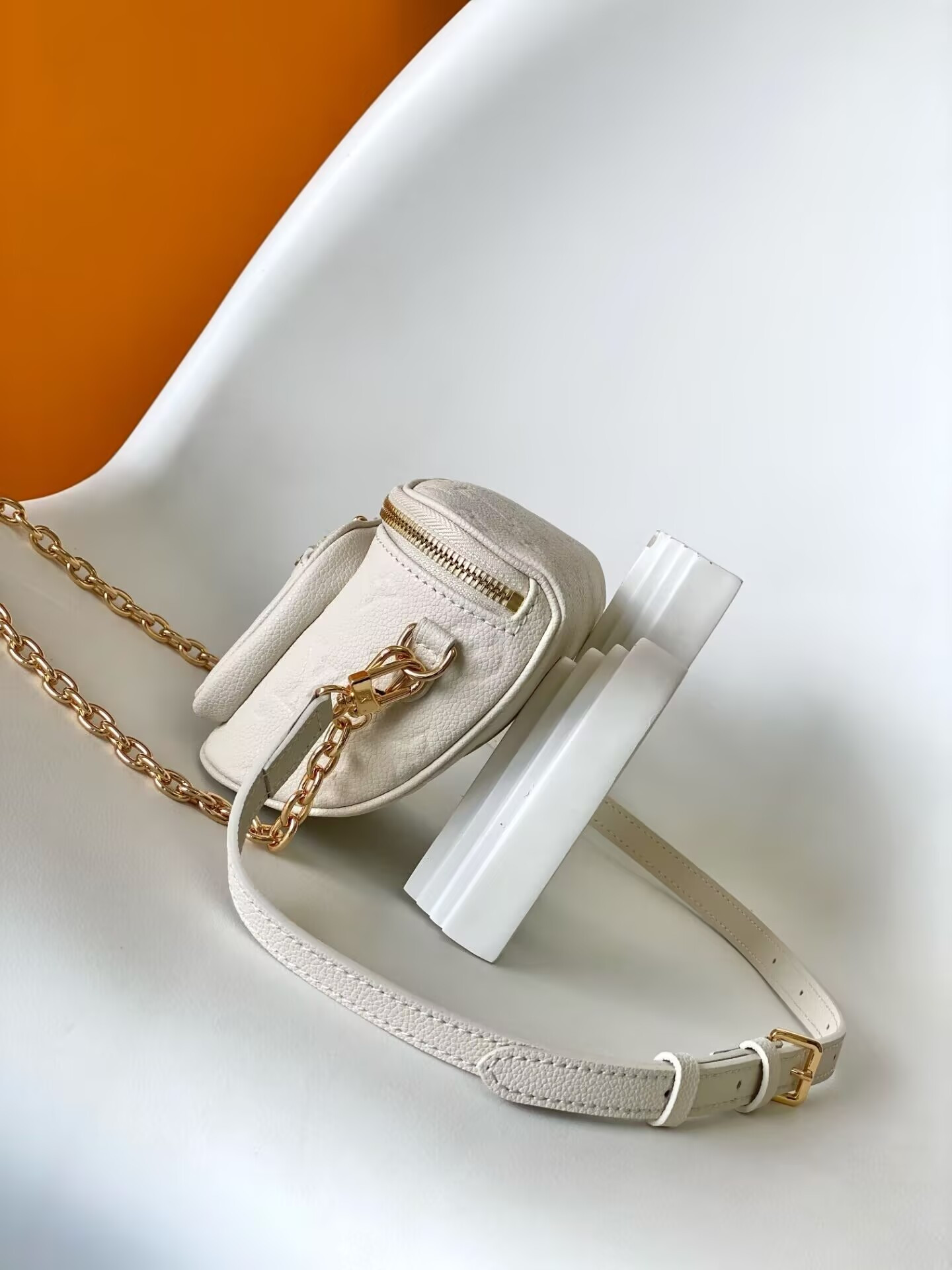 LV Mini Bumbag M83275 17x12x9.5cm