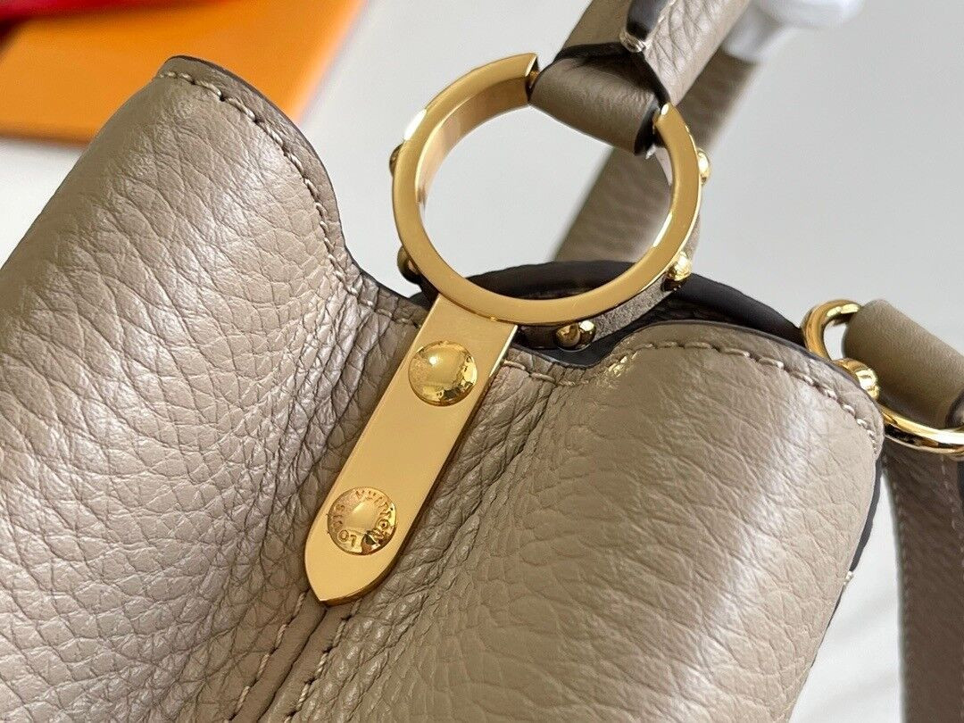 LV Capucines BB M94634 27x18x9cm