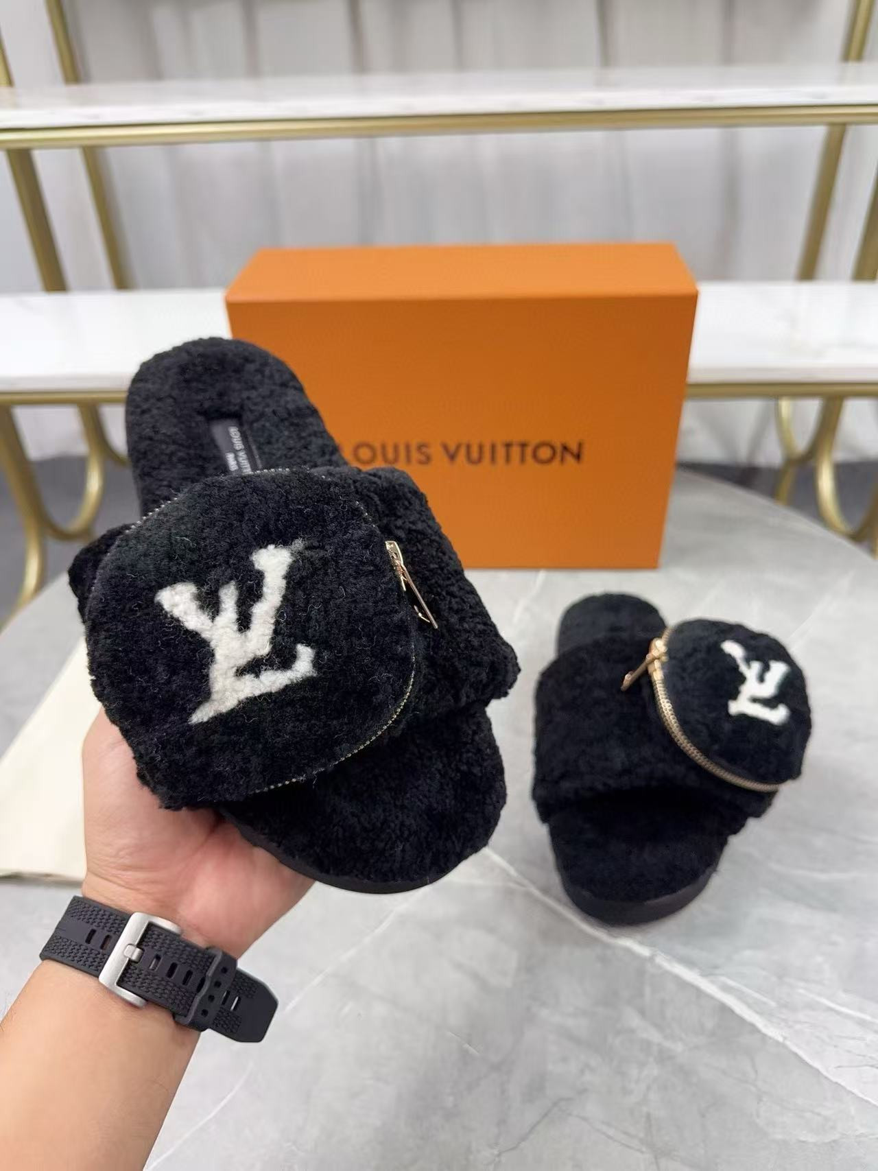 UA LV Slippers