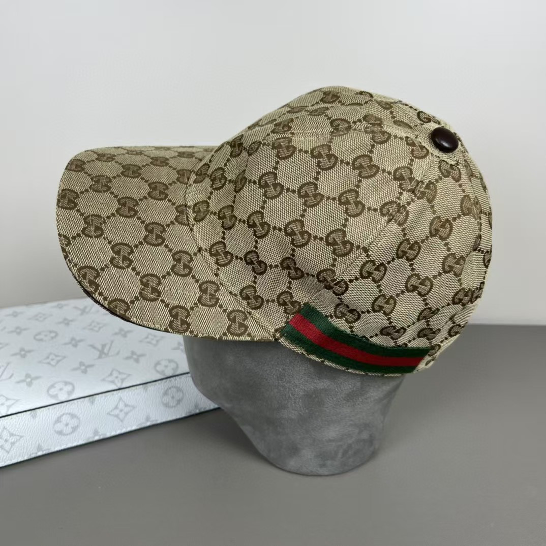 G*u*i gg canvas baseball hat with web