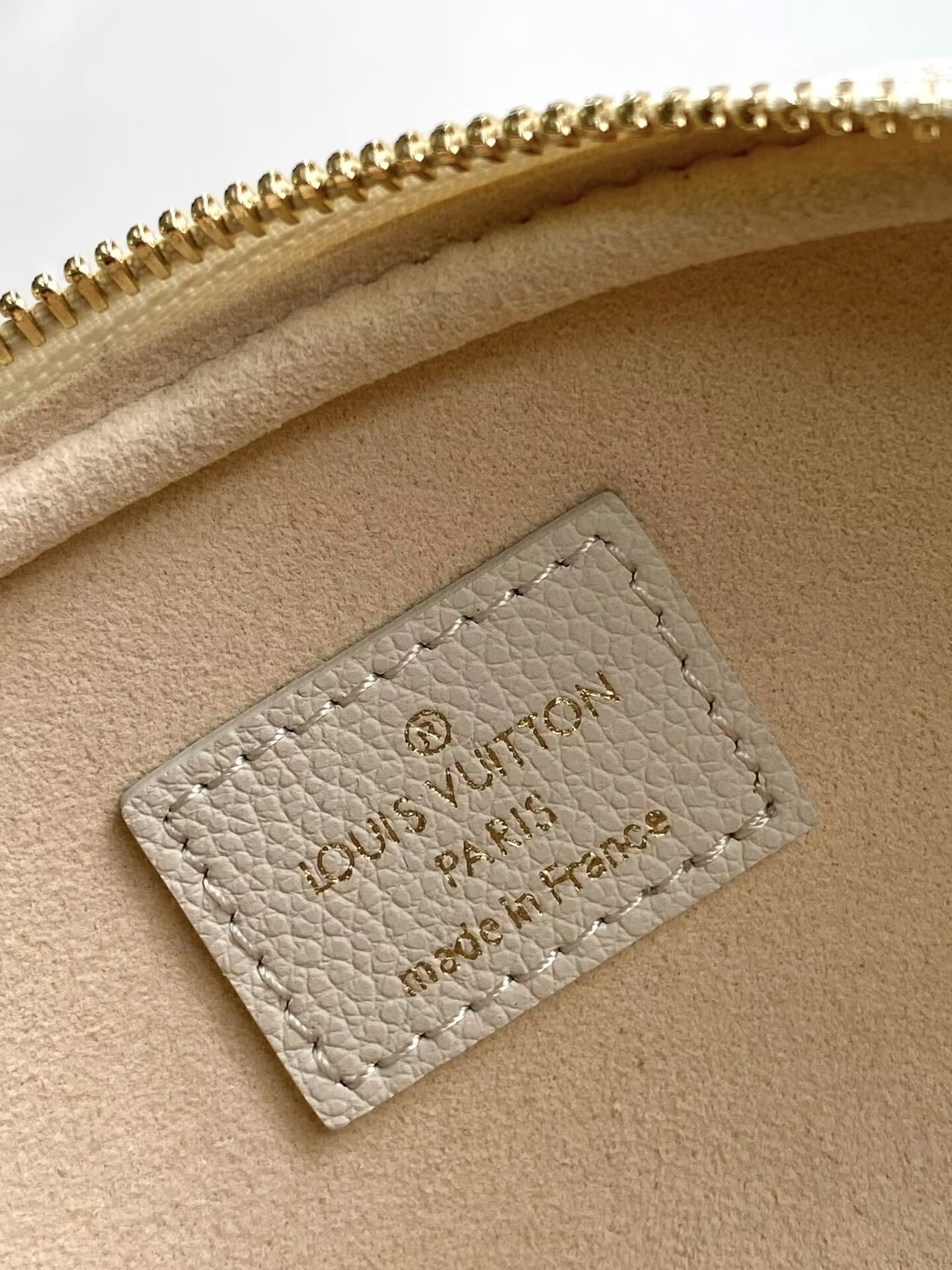 LV Mini Bumbag M83275 17x12x9.5cm