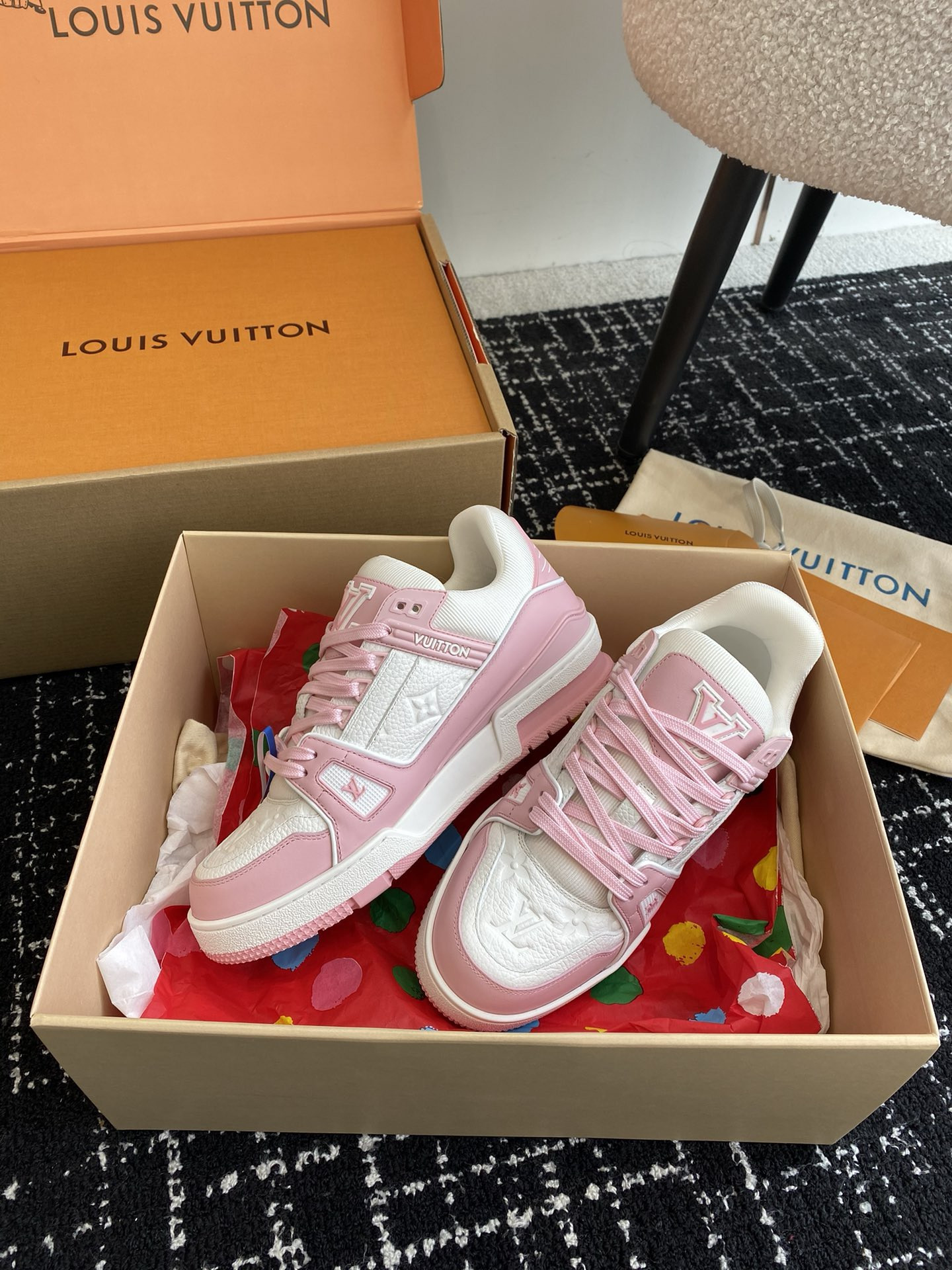 UA LV Trainer Sneaker