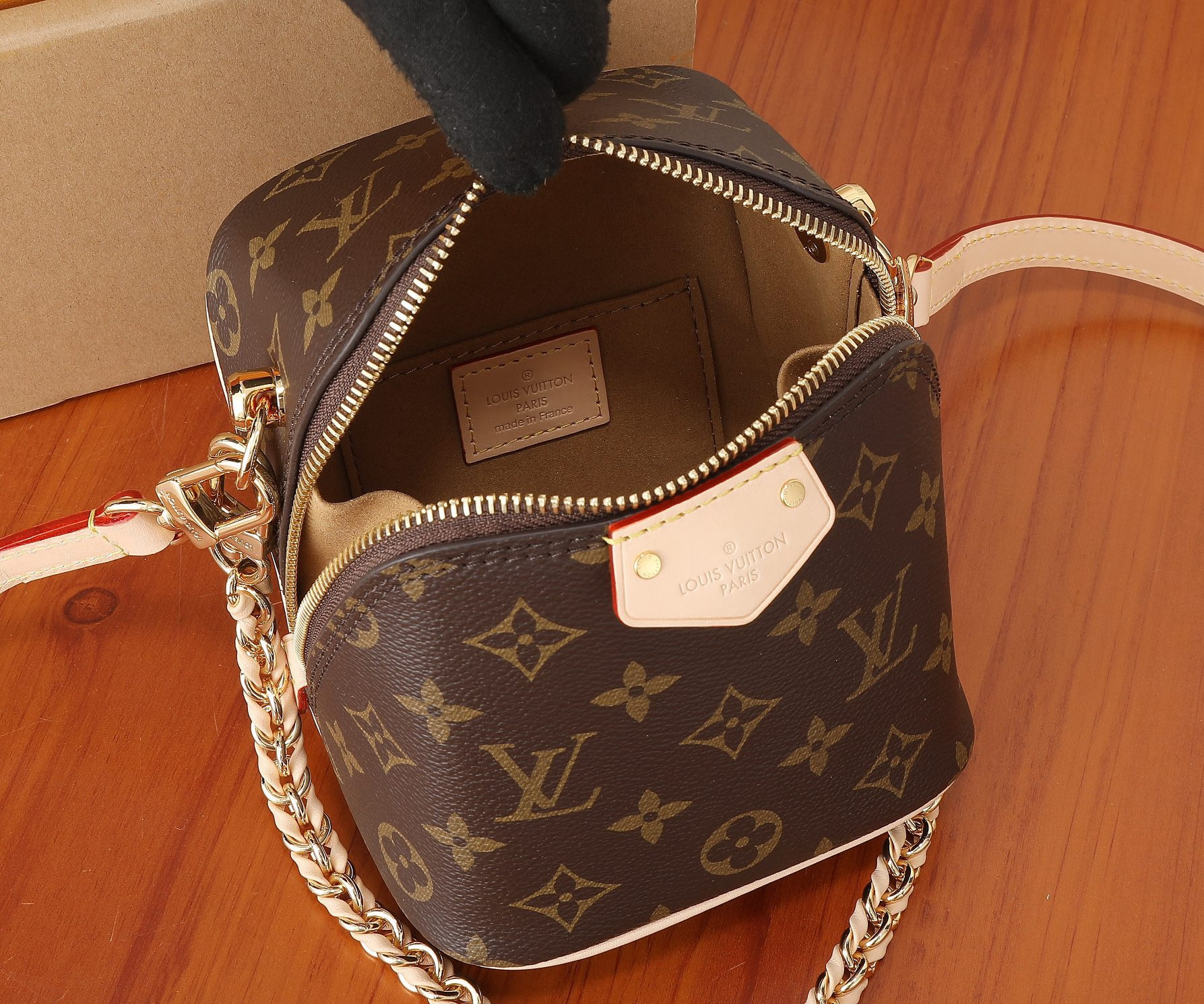 LV Just In Case M47096 13x14x11.5cm