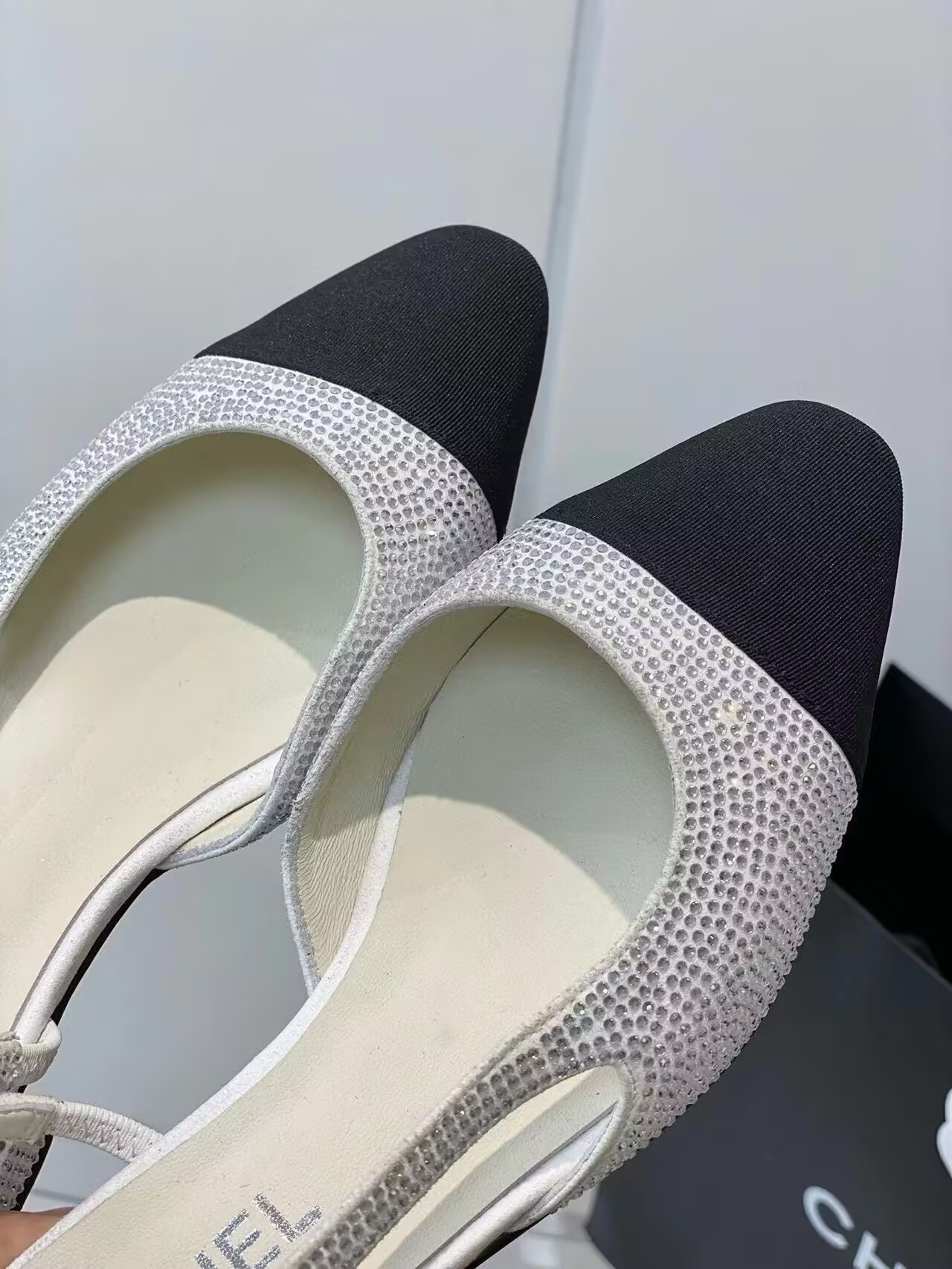 ua Ch*el slingbacks