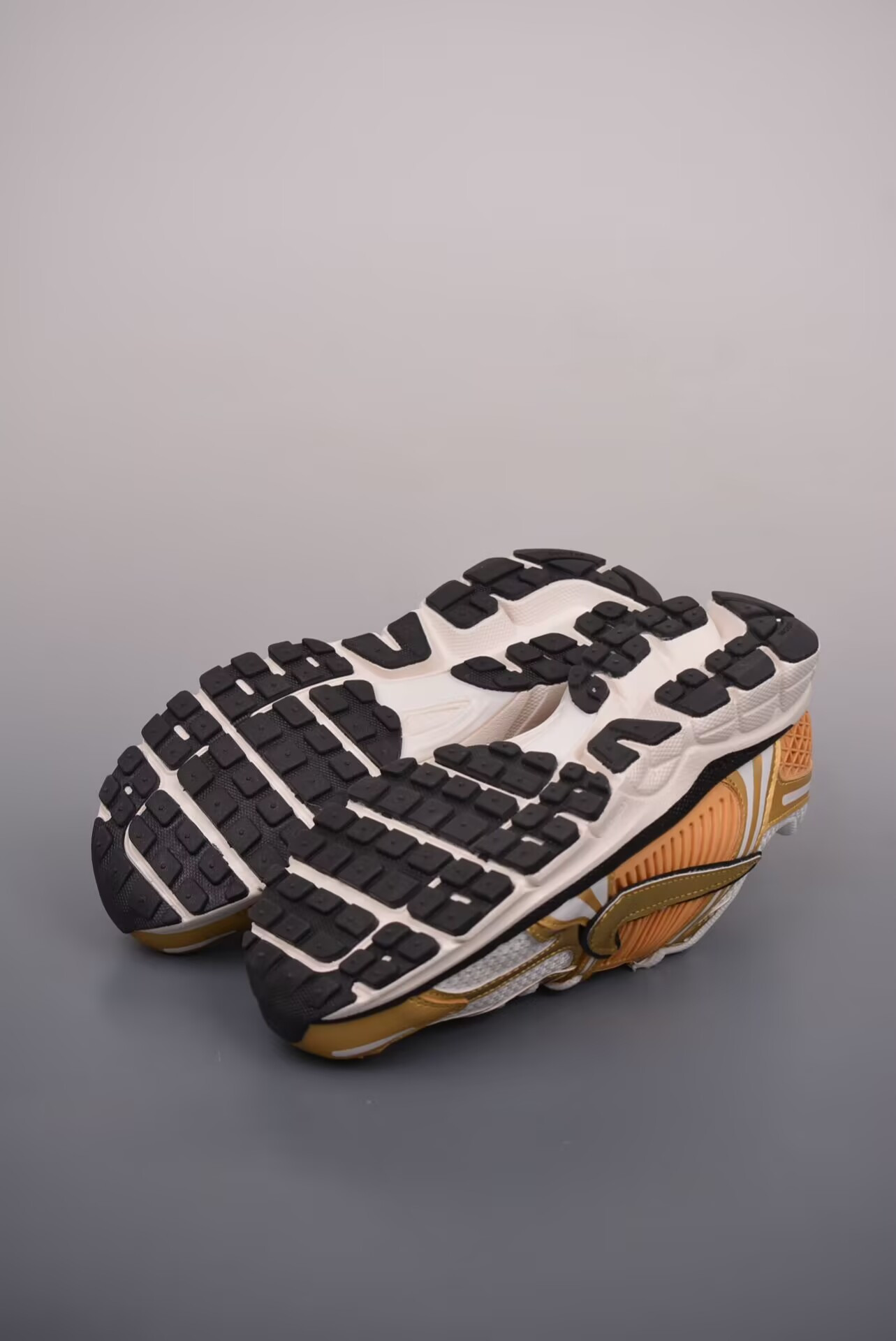 UA Nike Zoom Vomero 5