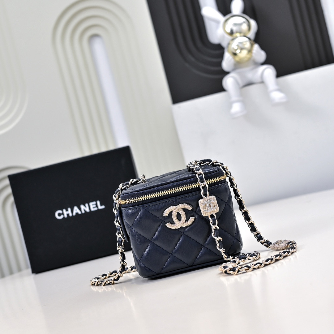 Ch*el small vanity with chain 11x8.5x7cm