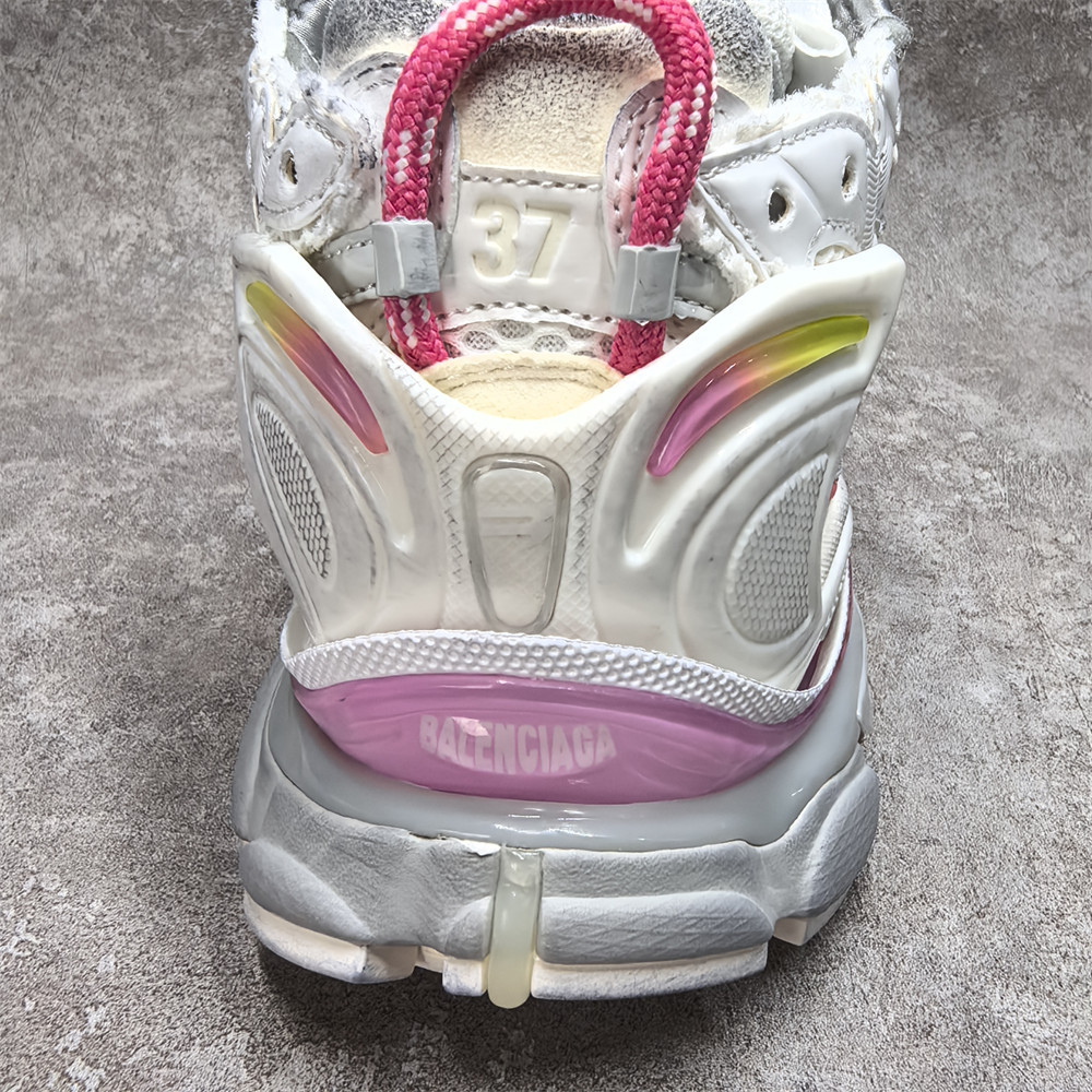 ua Ba*len*cia*ga runner sneaker