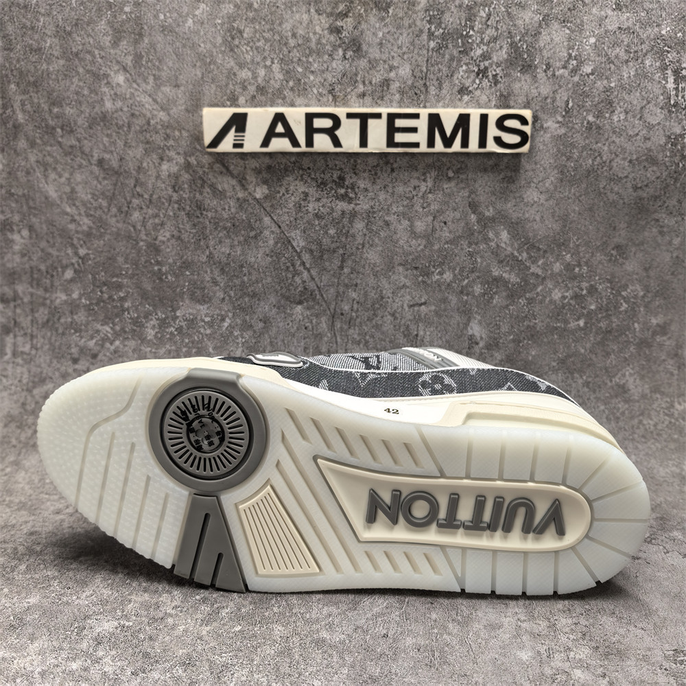 UA LV Trainer Sneaker