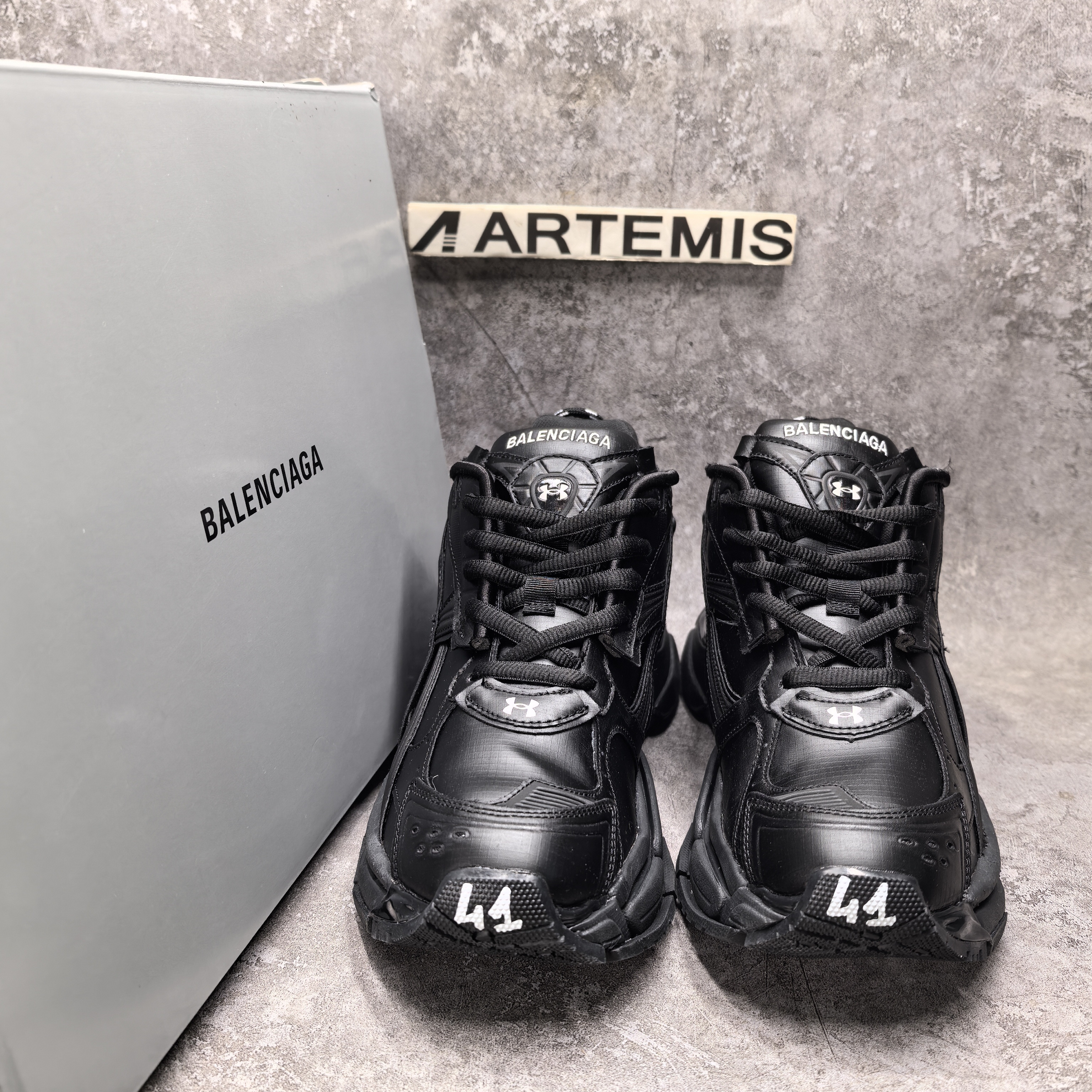 ua Ba*len*cia*ga runner sneaker