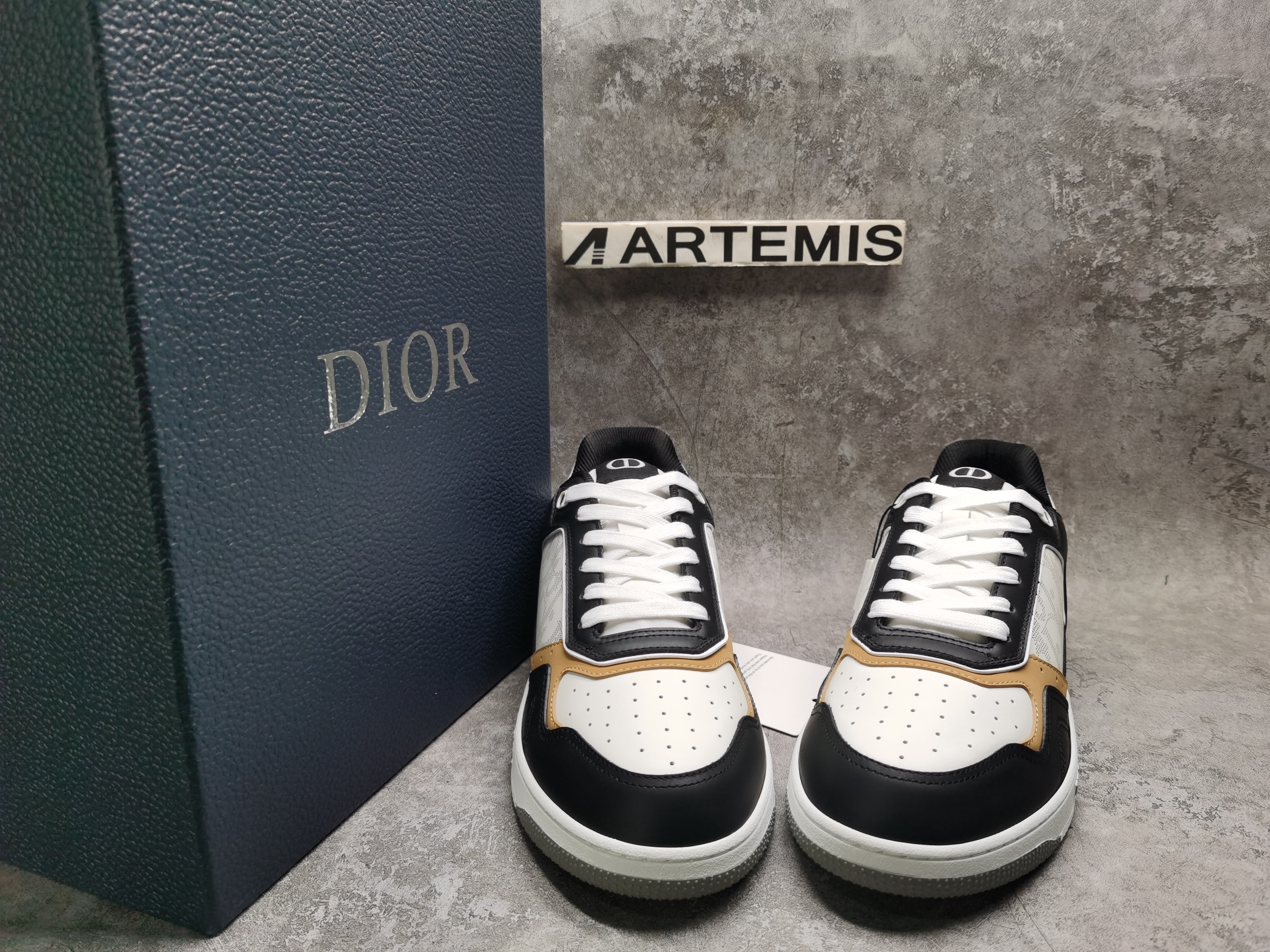 ua D*or b27 sneaker