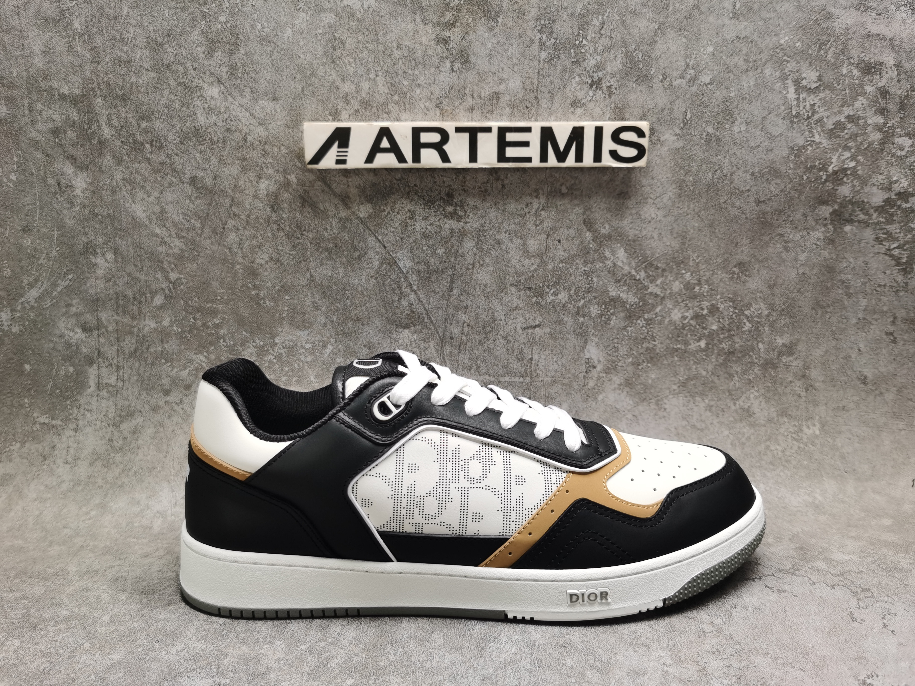 ua D*or b27 sneaker