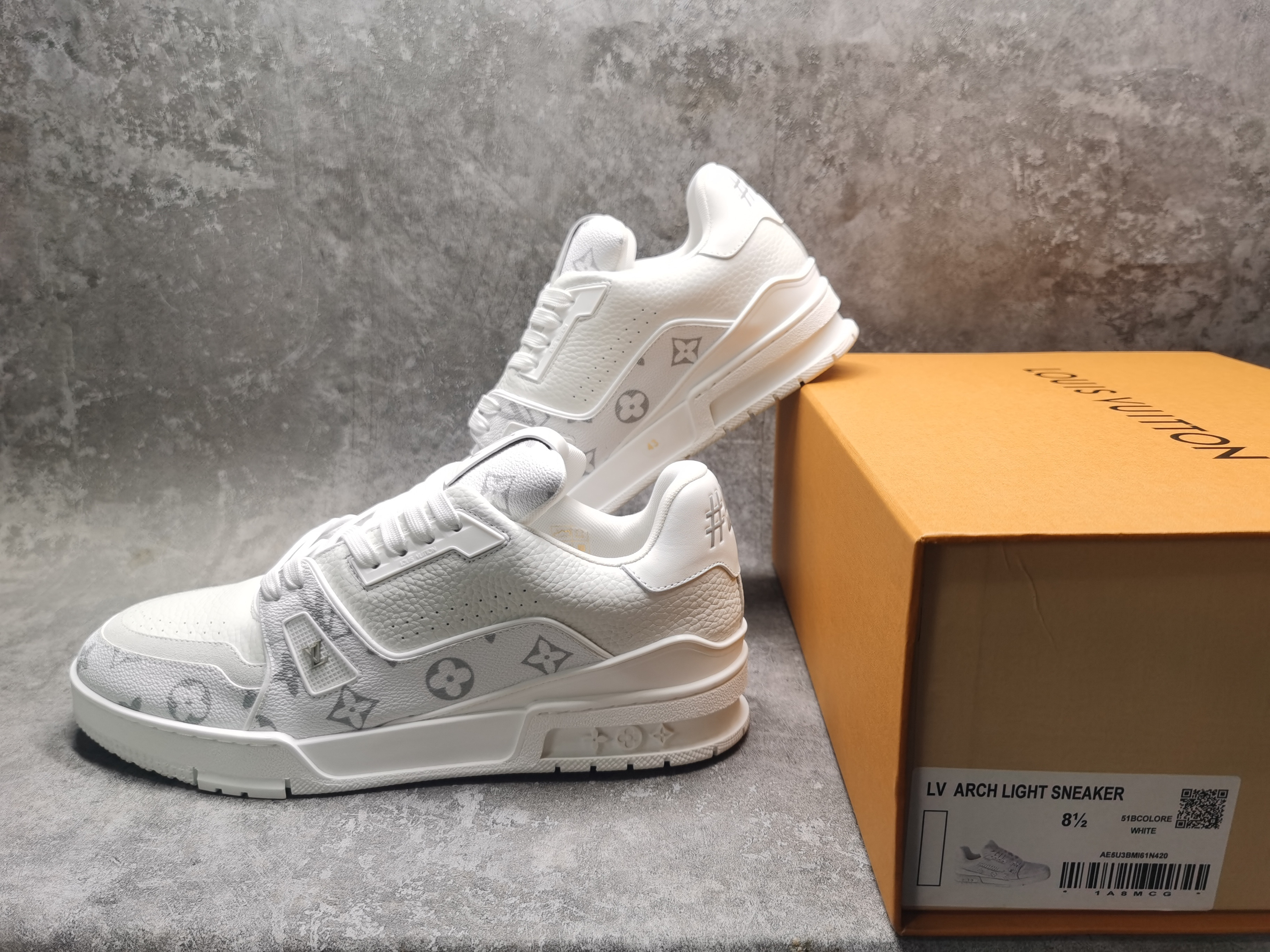UA LV Trainer Sneaker