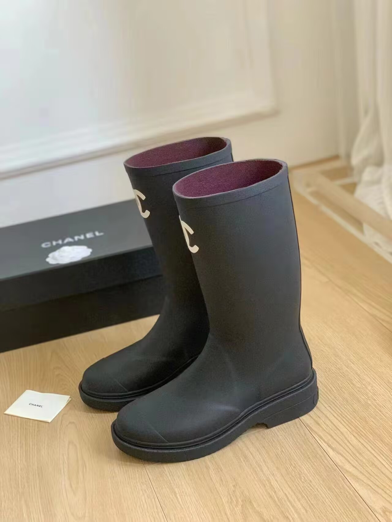 ua Ch*el boots