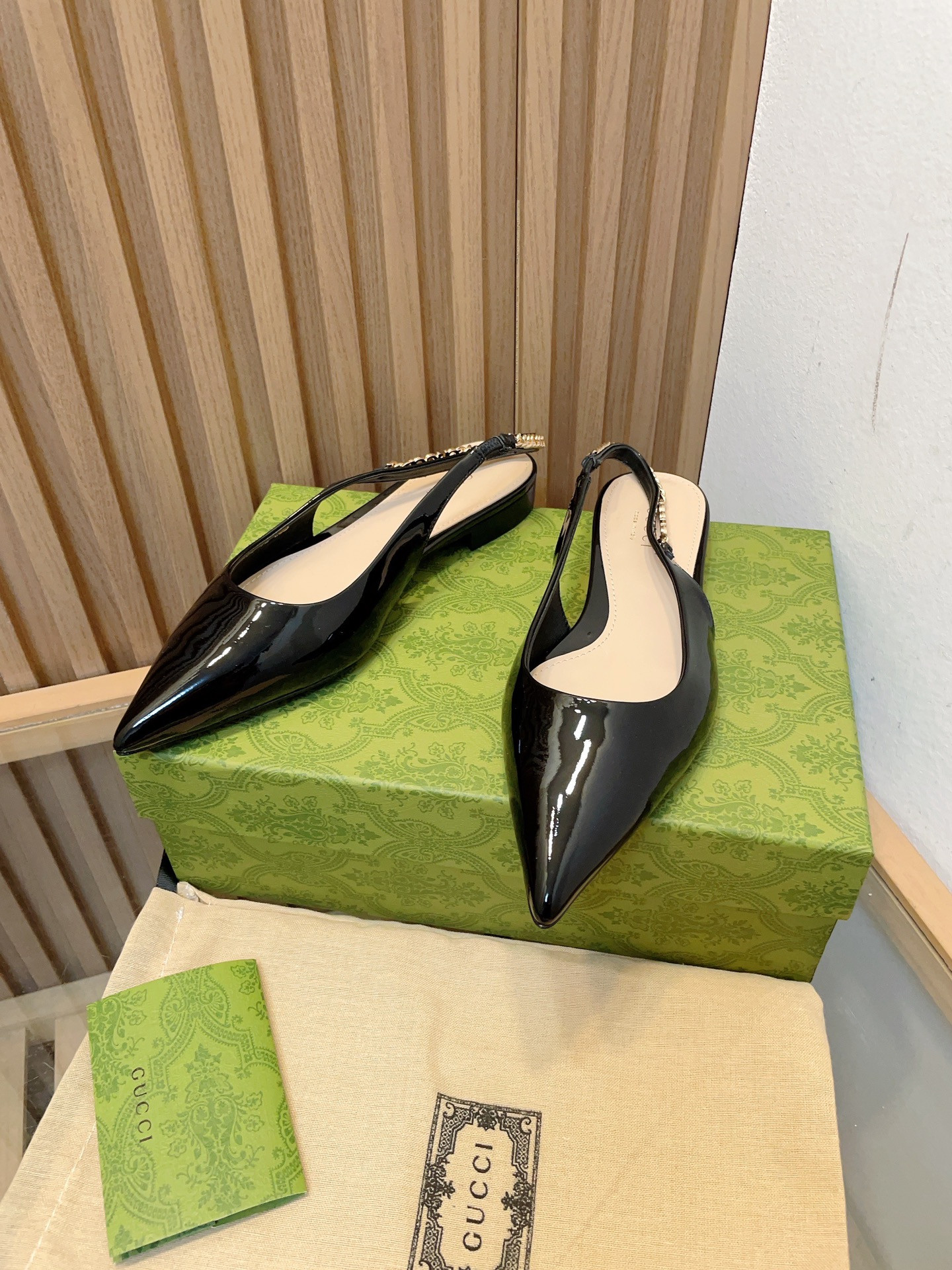 G*u*i signoria slingback pump flat shoes