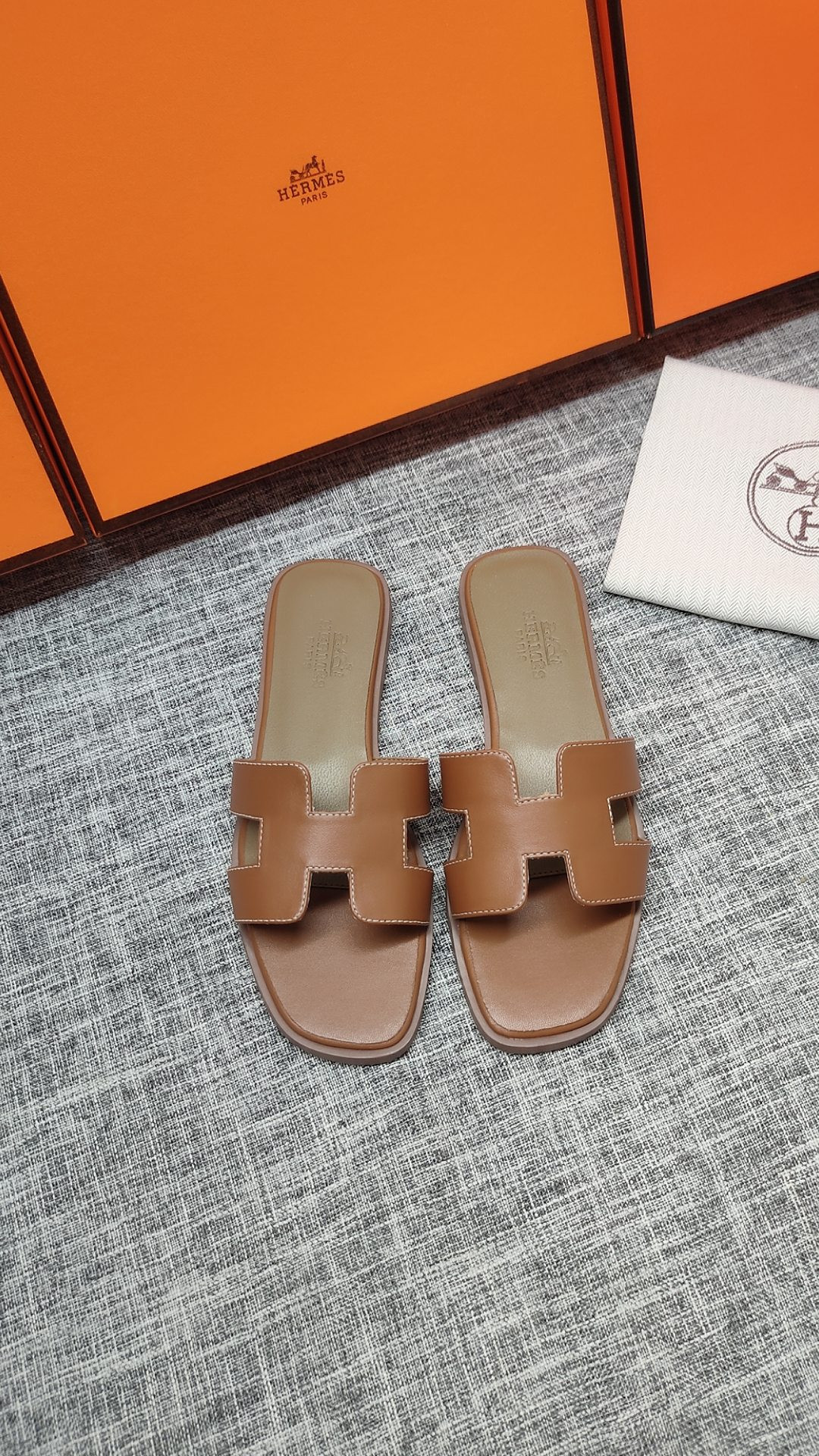 ua H**me5 oran sandal