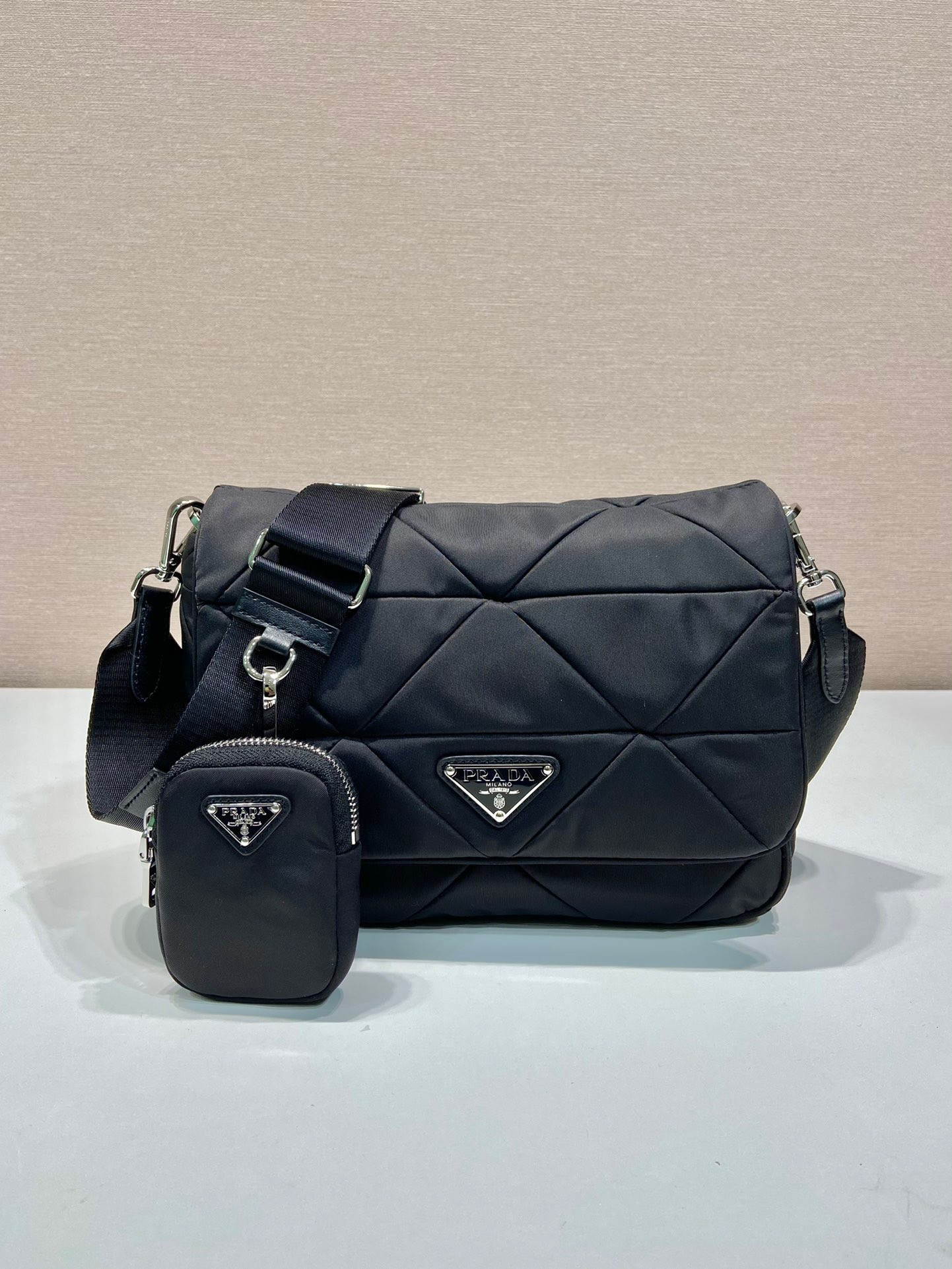 Pra*a padded re-nylon shoulder bag 17.5×24×8.5cm