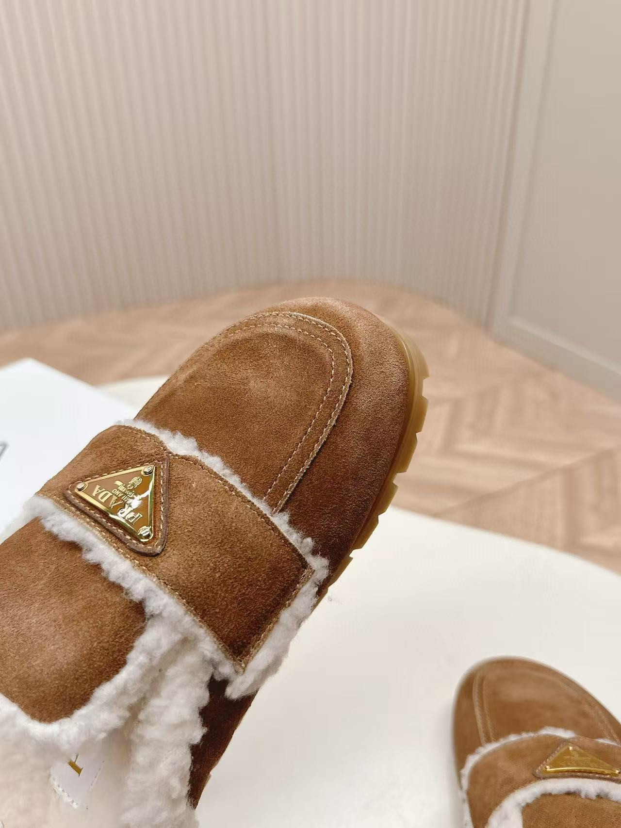 ua Pra*a suede slides
