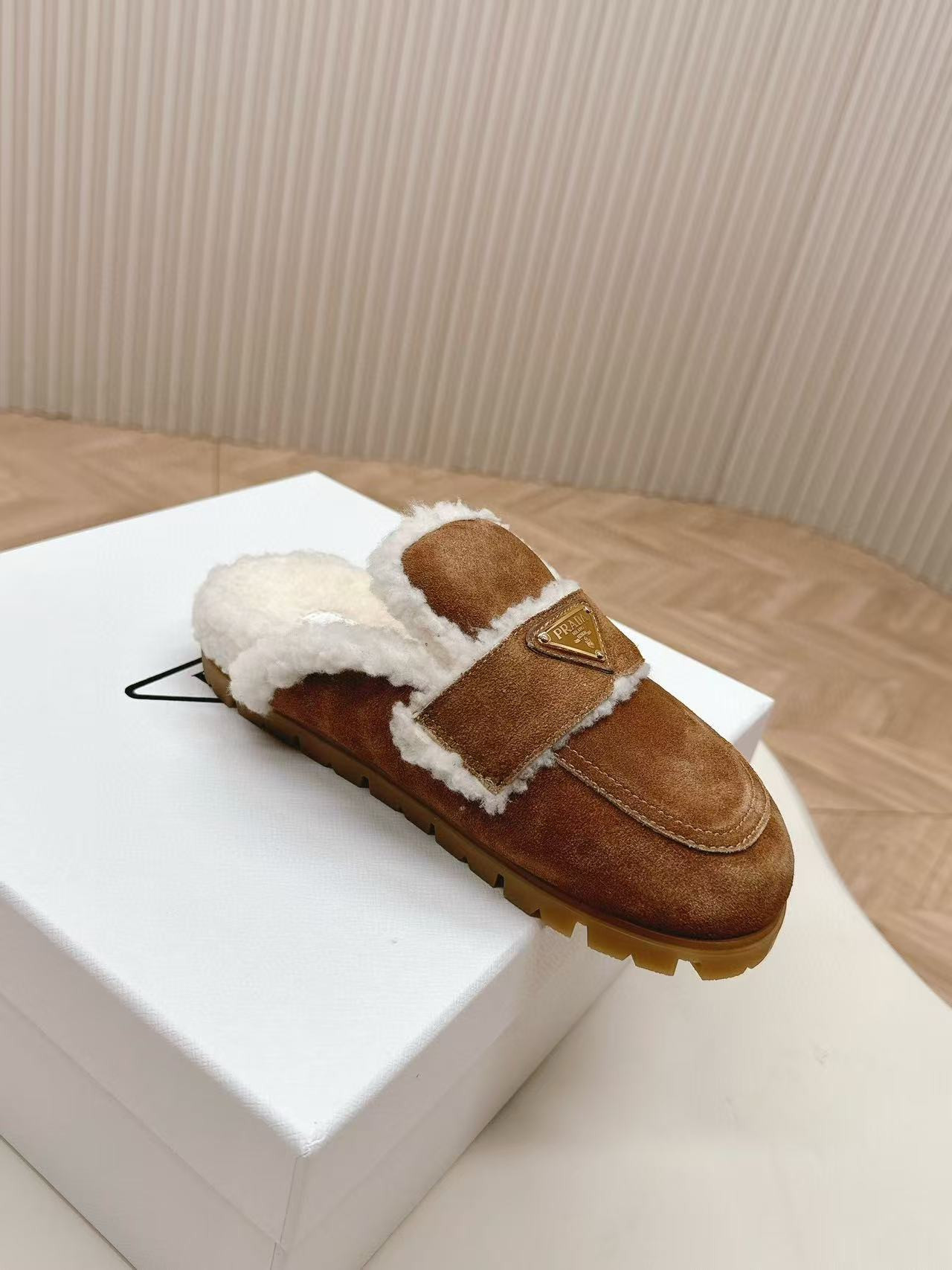 ua Pra*a suede slides