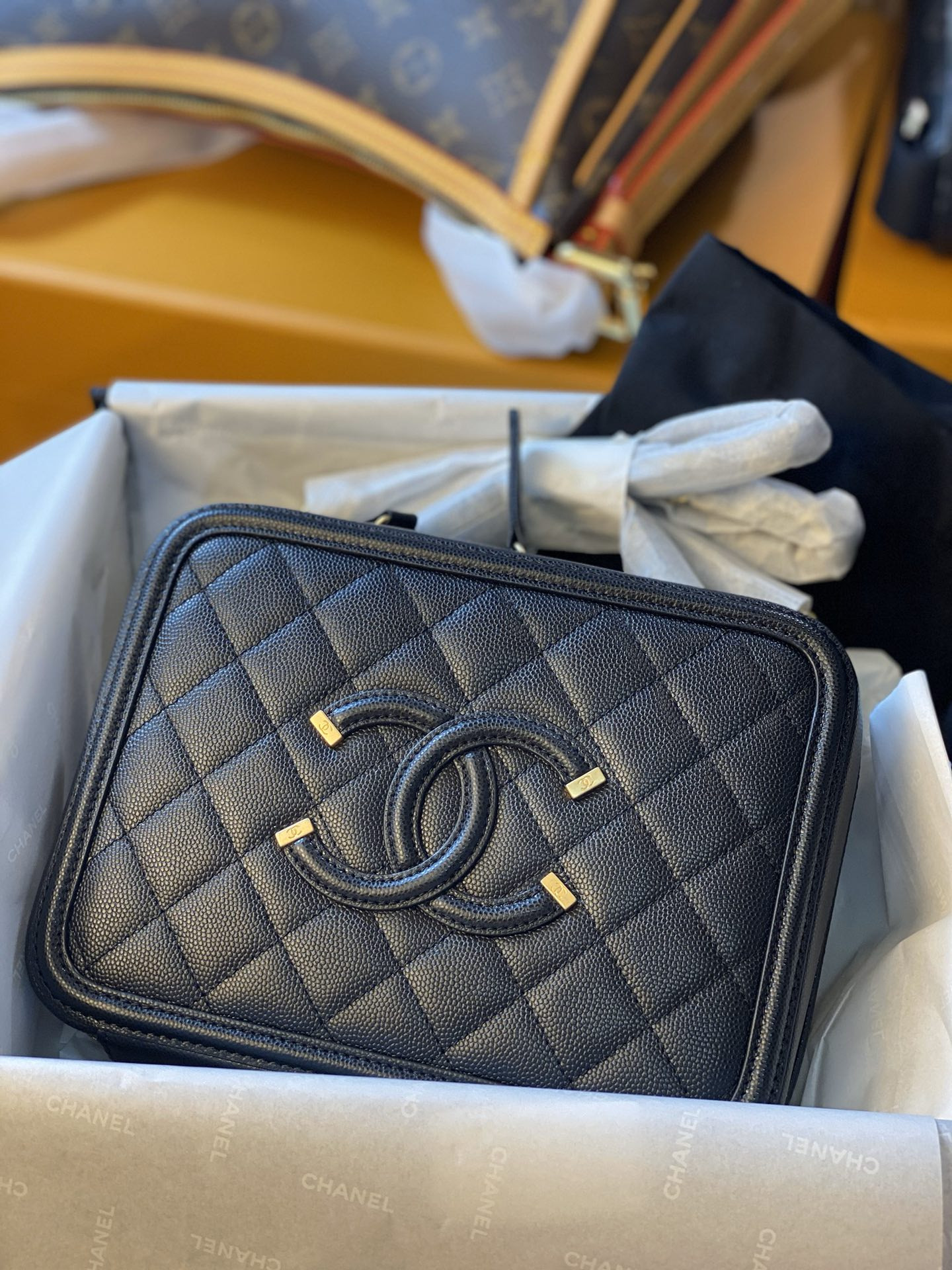 Ch*el vanity case   17x7x13cm