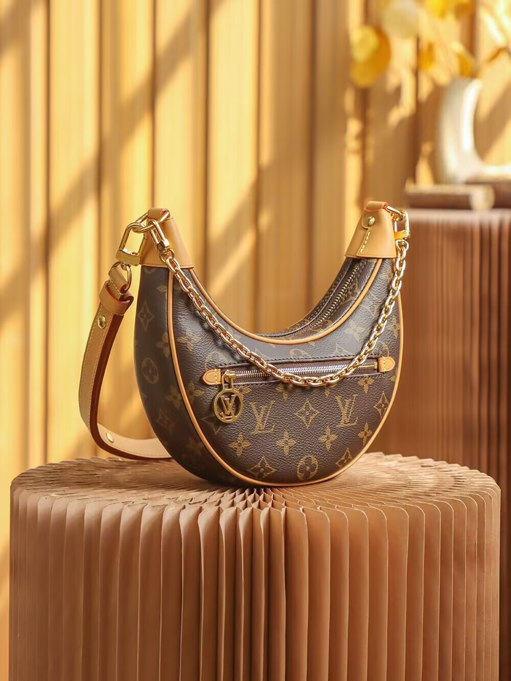 LV Loop M81098 23x13x6CM