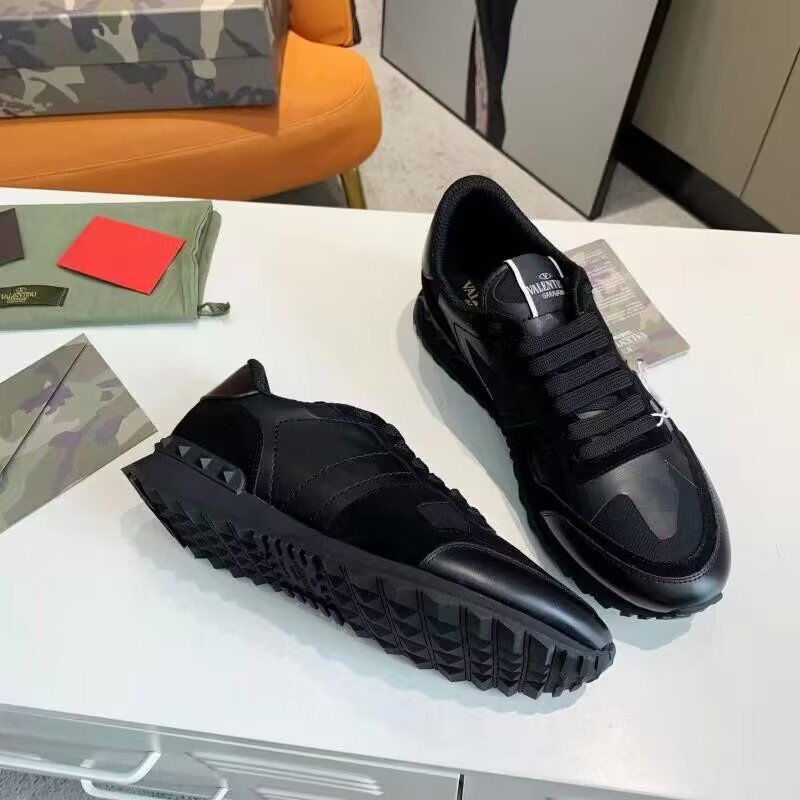 ua Va1e*ntin0 garavani rockrunner