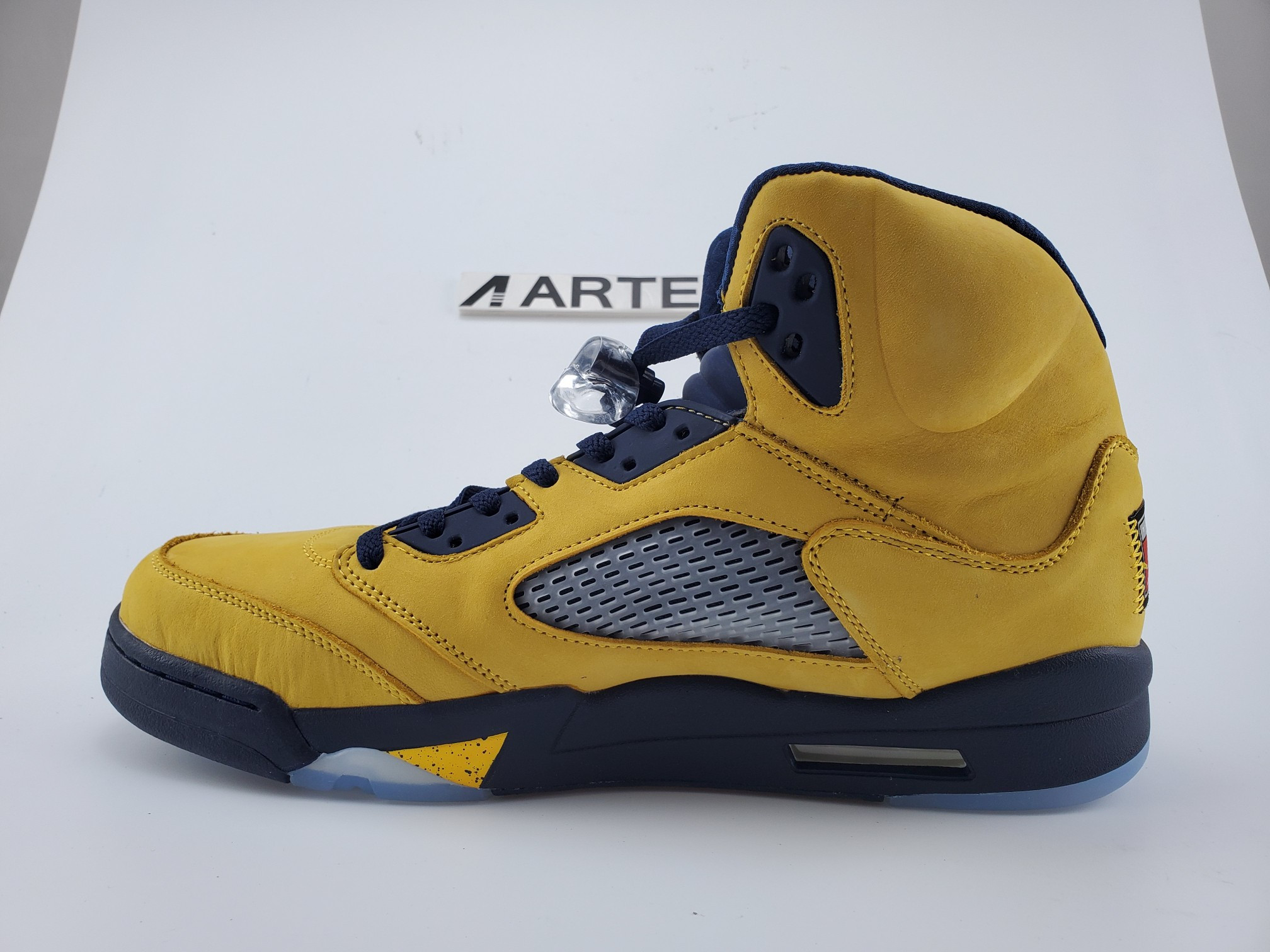 Jordan 5 Retro Michigan 2019